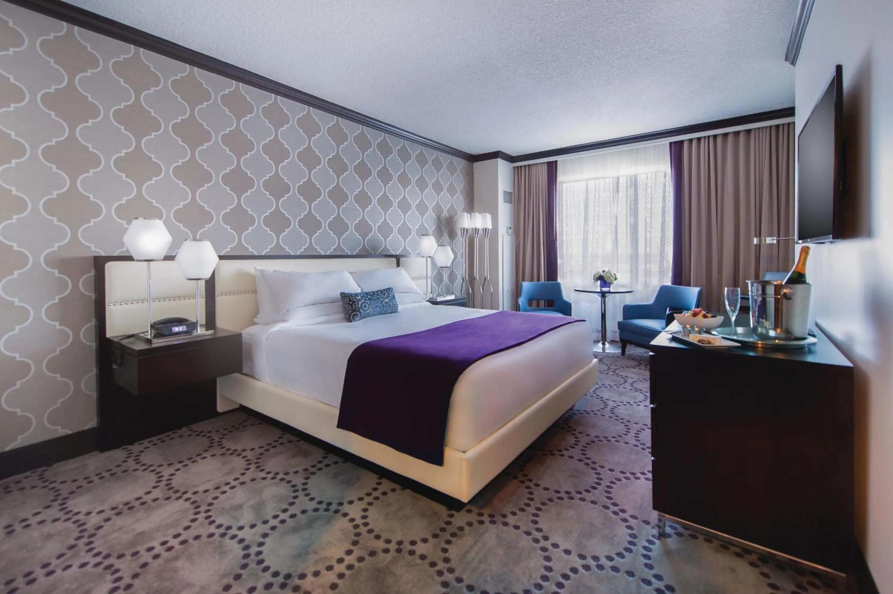 Bed in Harrah's Gulf Coast, A Caesars Destination