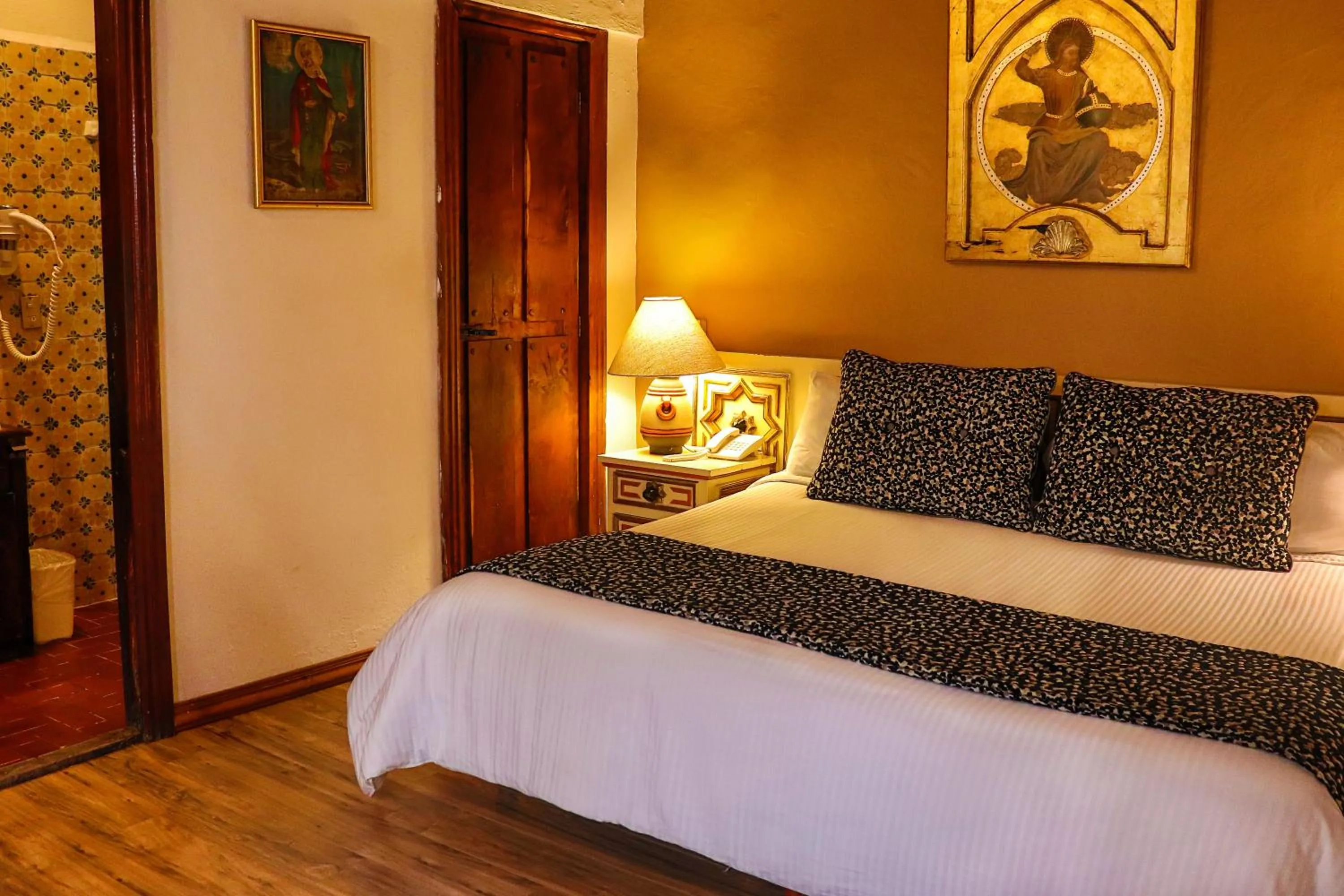 Photo of the whole room, Bed in Hosteria del Frayle