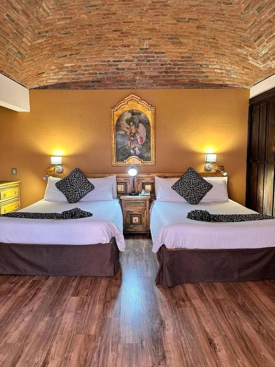 Photo of the whole room, Bed in Hosteria del Frayle