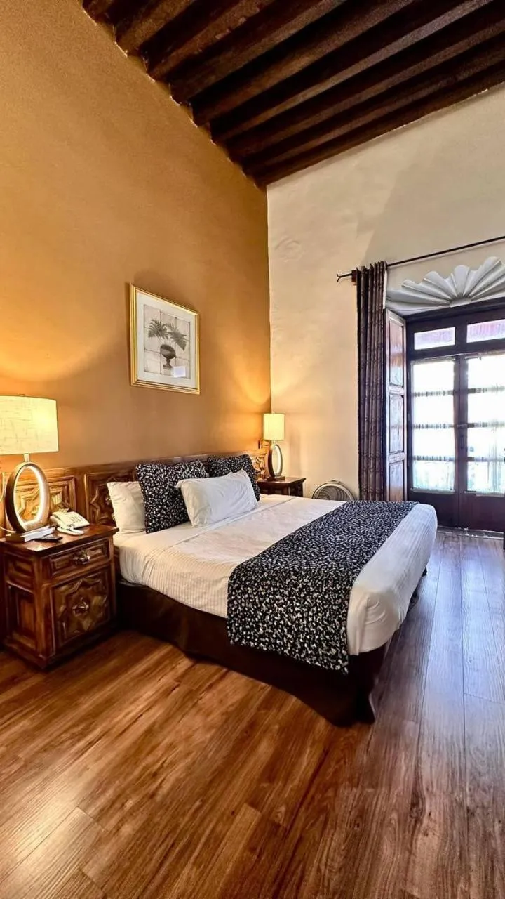 Photo of the whole room, Bed in Hosteria del Frayle
