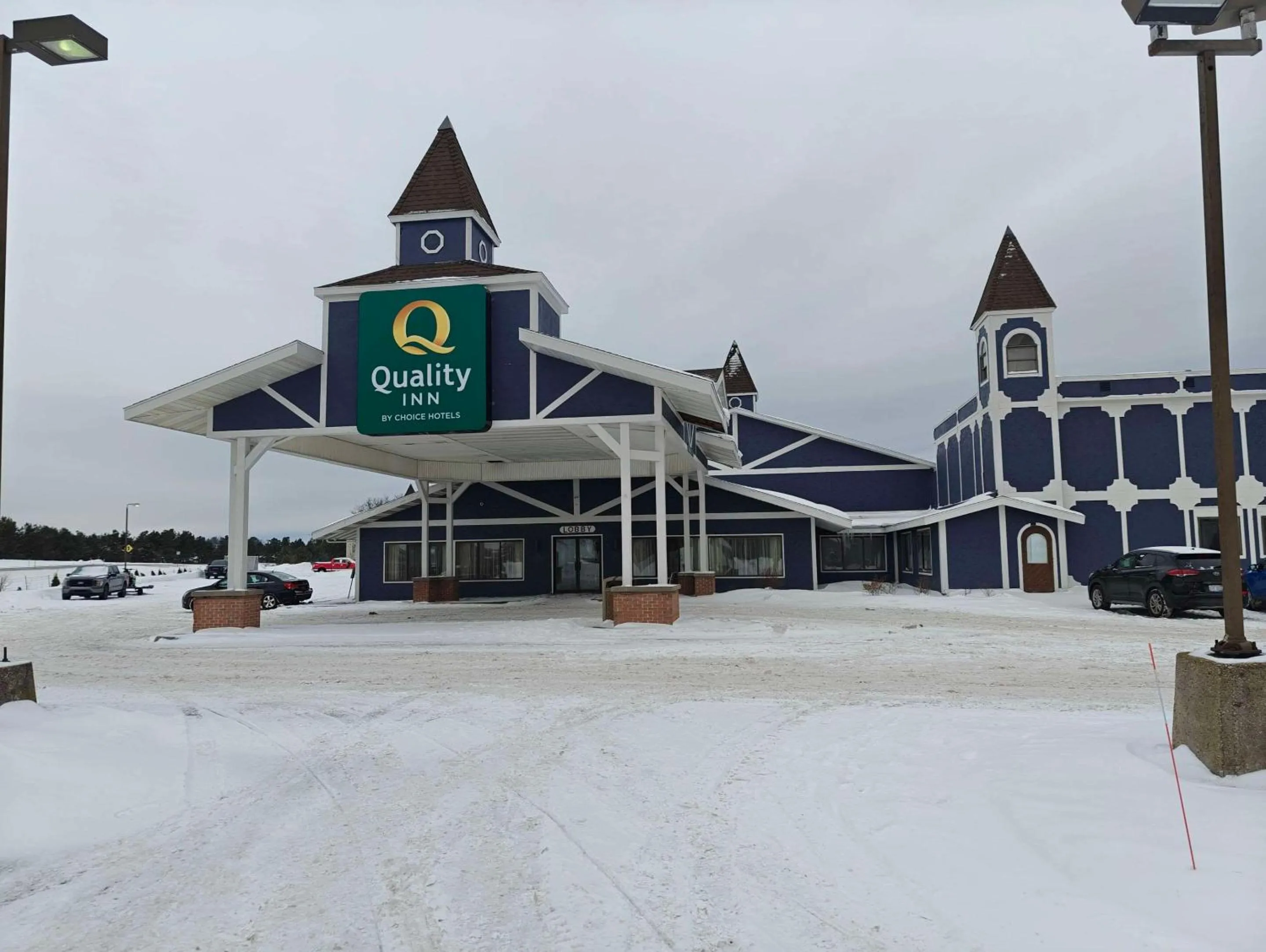 Property building in Quality Inn Gaylord