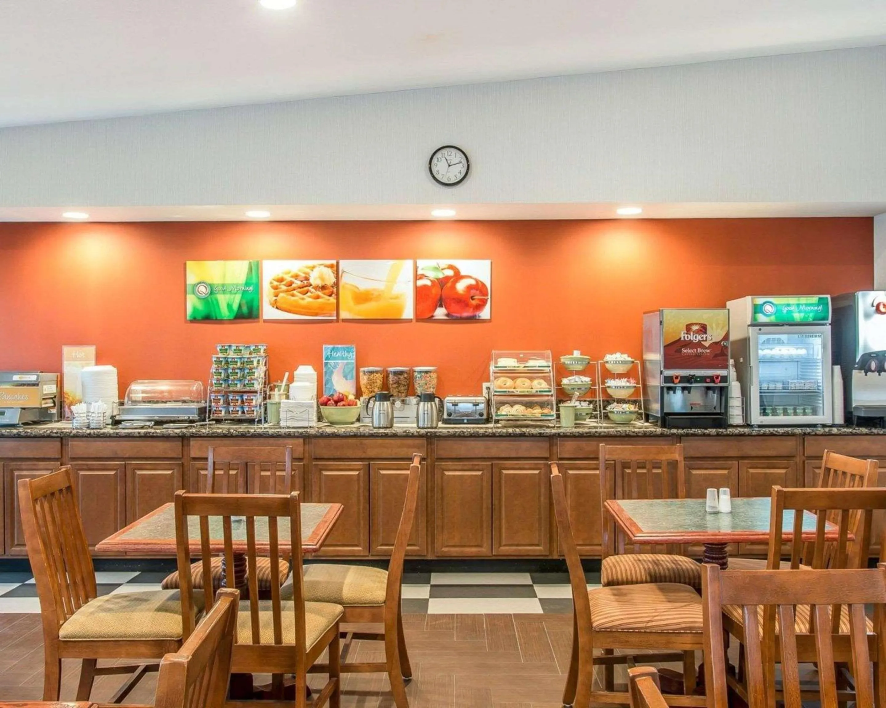 Breakfast in Quality Inn Gaylord