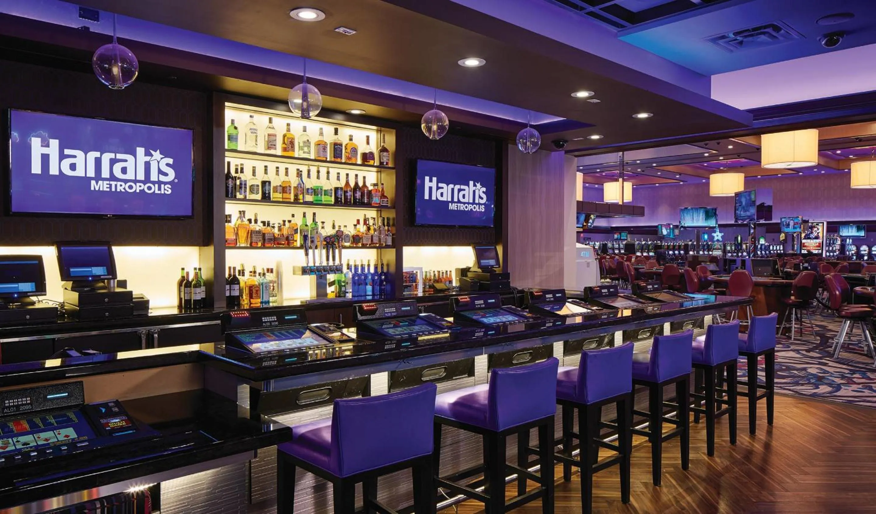 Lounge or bar in Harrah's Metropolis, A Caesars Destination