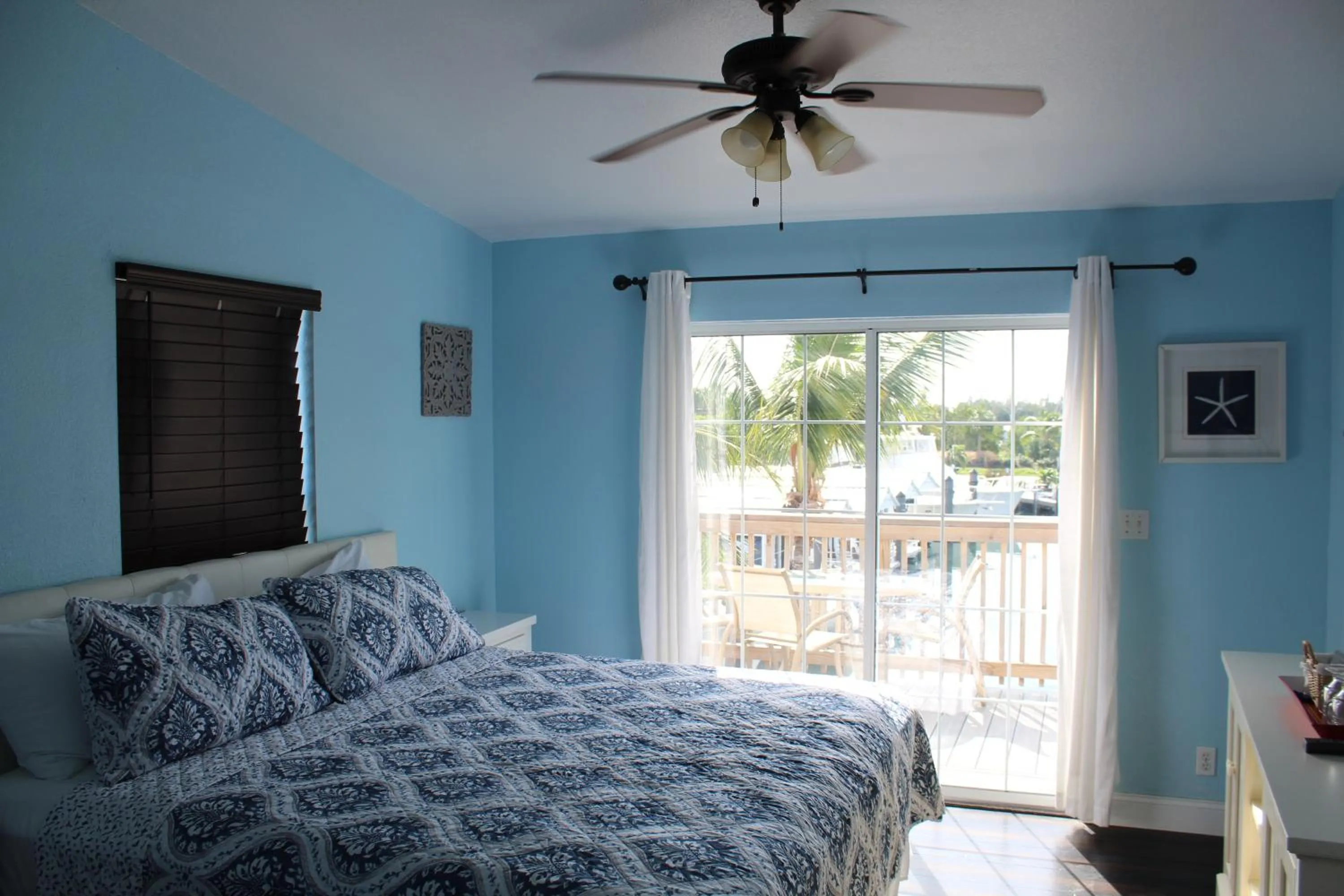 Bed in Tropical Cottages