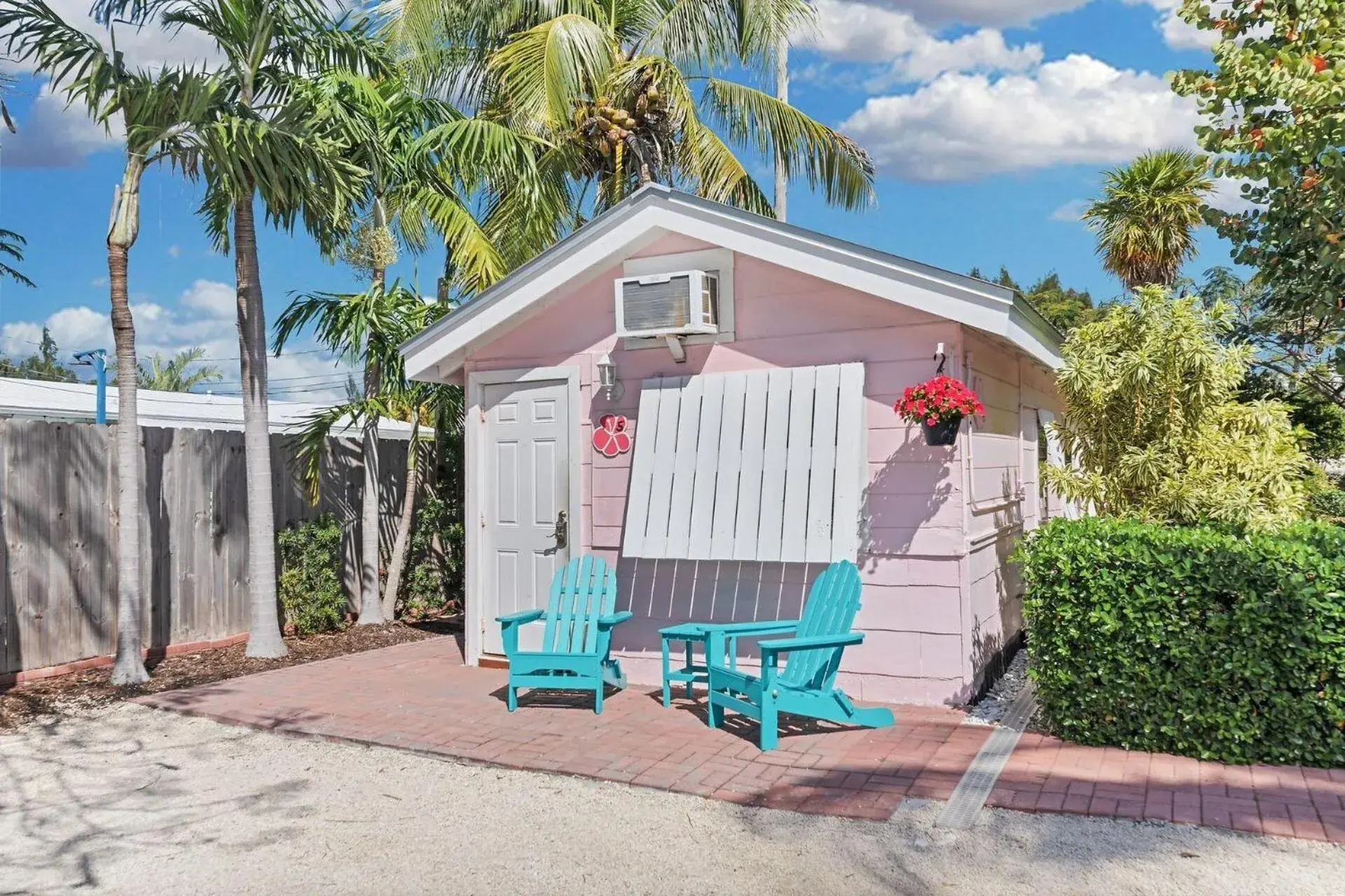 Bungalow with Garden View in Tropical Cottages Bungalow with Garden View in Tropical Cottages