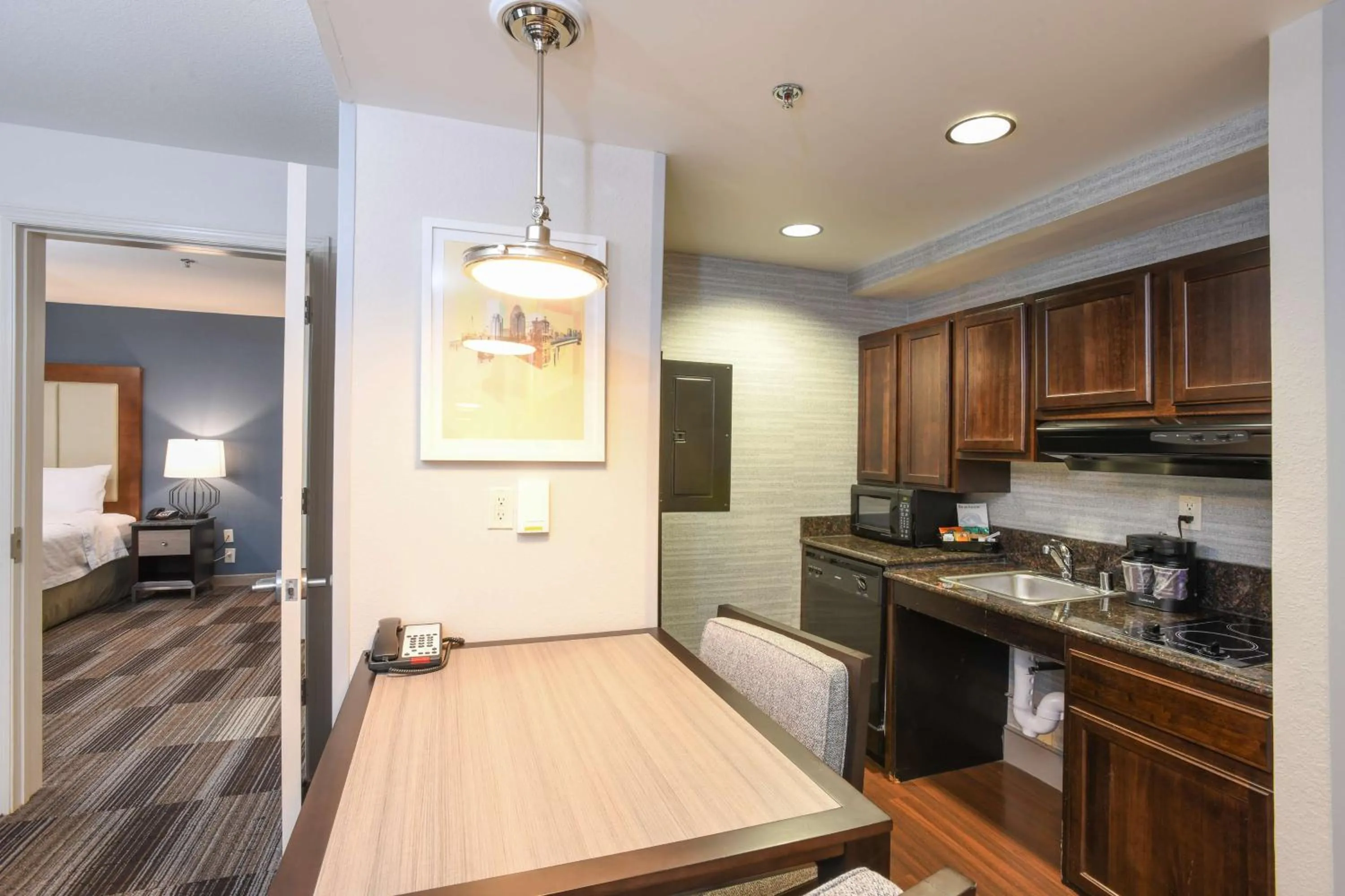 Kitchen or kitchenette, Bed in Homewood Suites Cincinnati Airport South-Florence