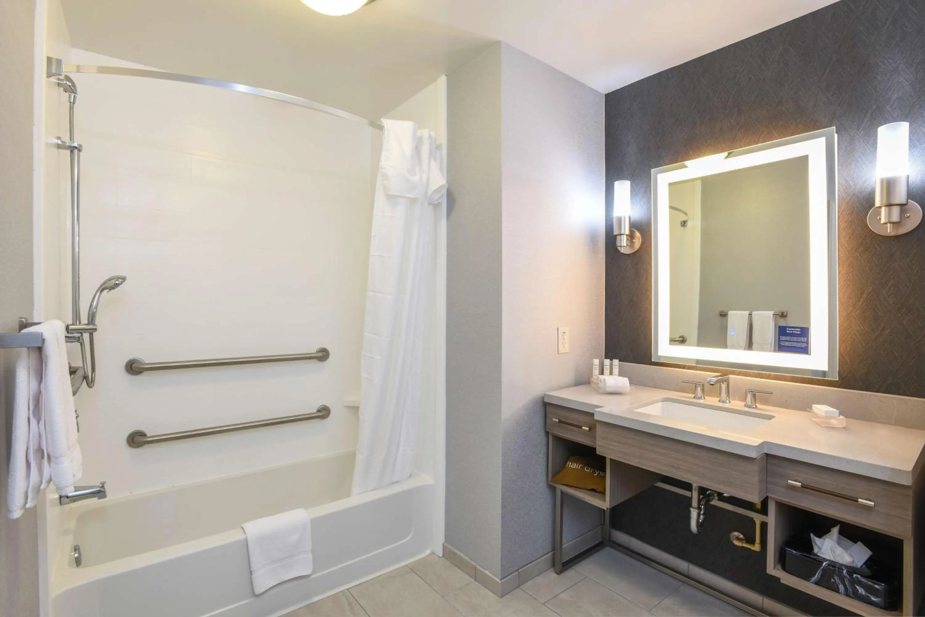 Bathroom in Homewood Suites Cincinnati Airport South-Florence