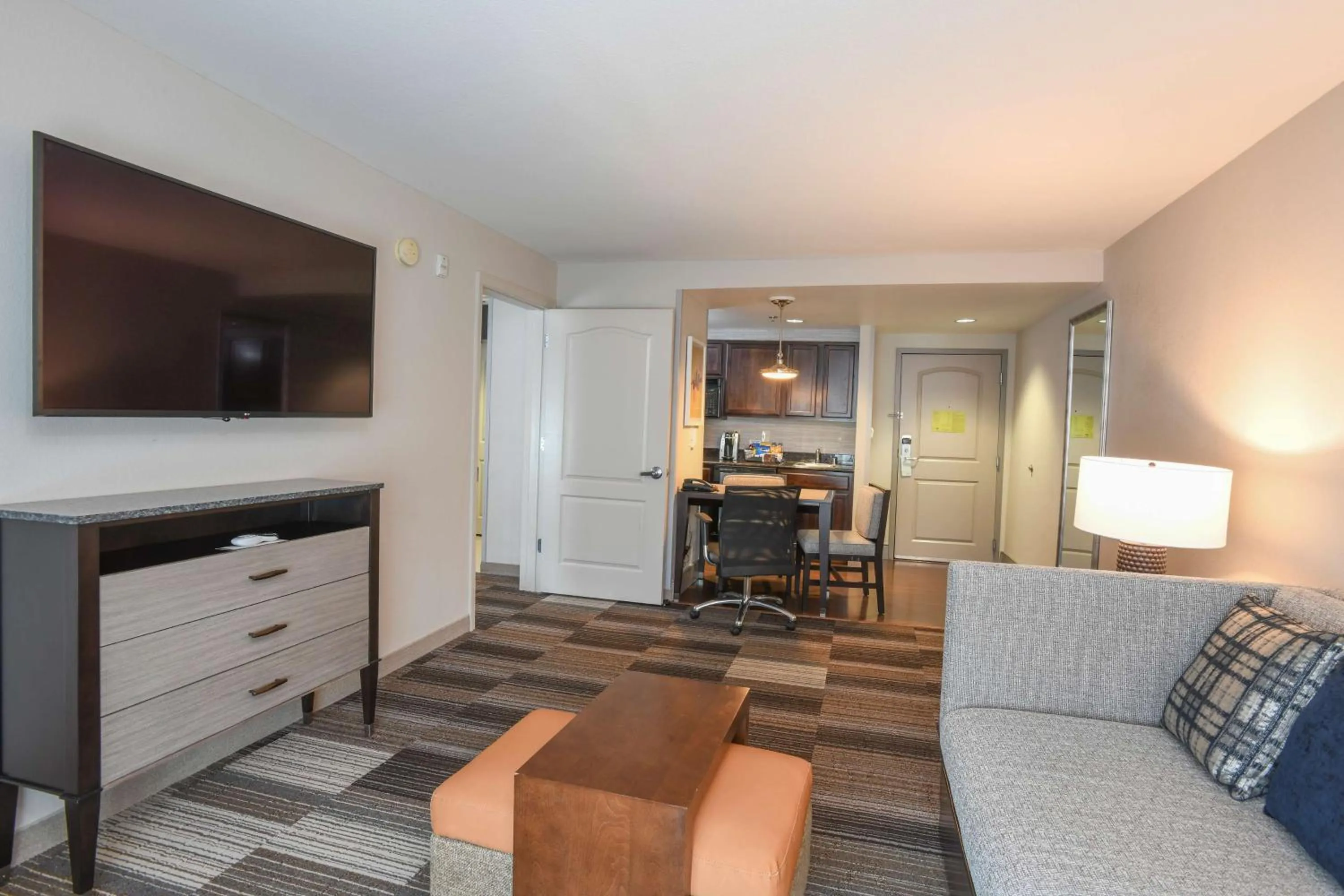Living room in Homewood Suites Cincinnati Airport South-Florence