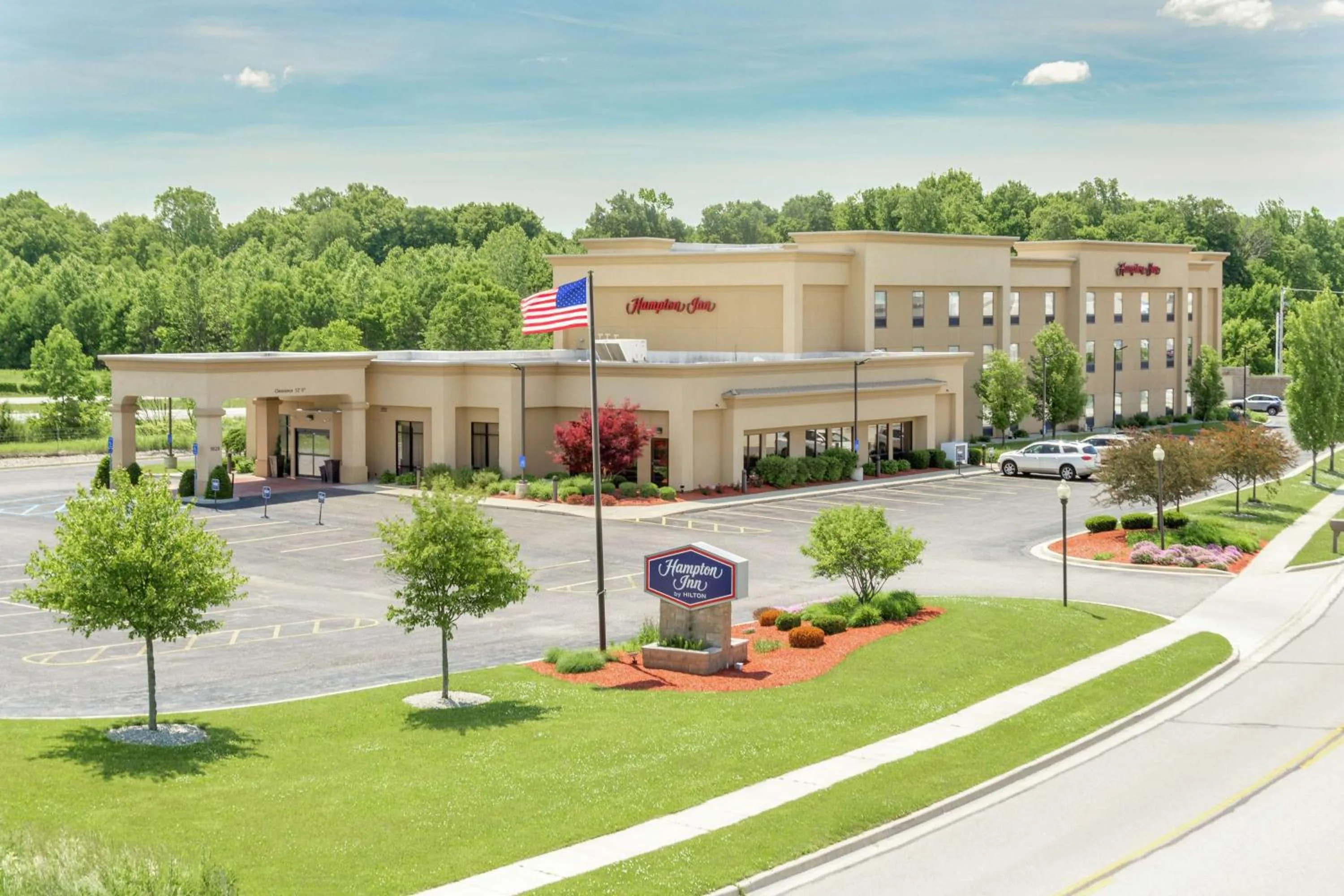 Property building in Hampton Inn Auburn