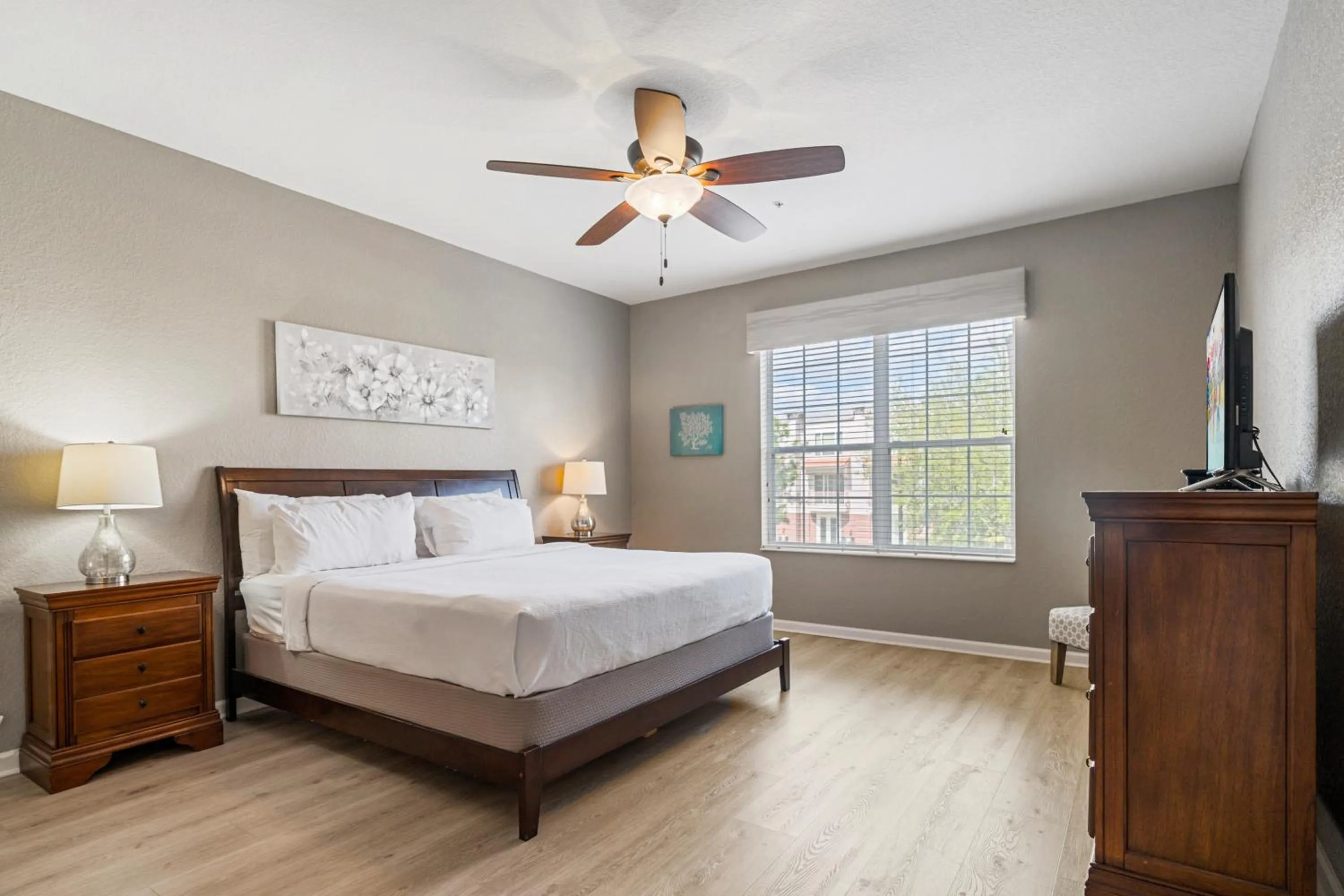 Bed in Orlando Resort Rentals at Universal Boulevard