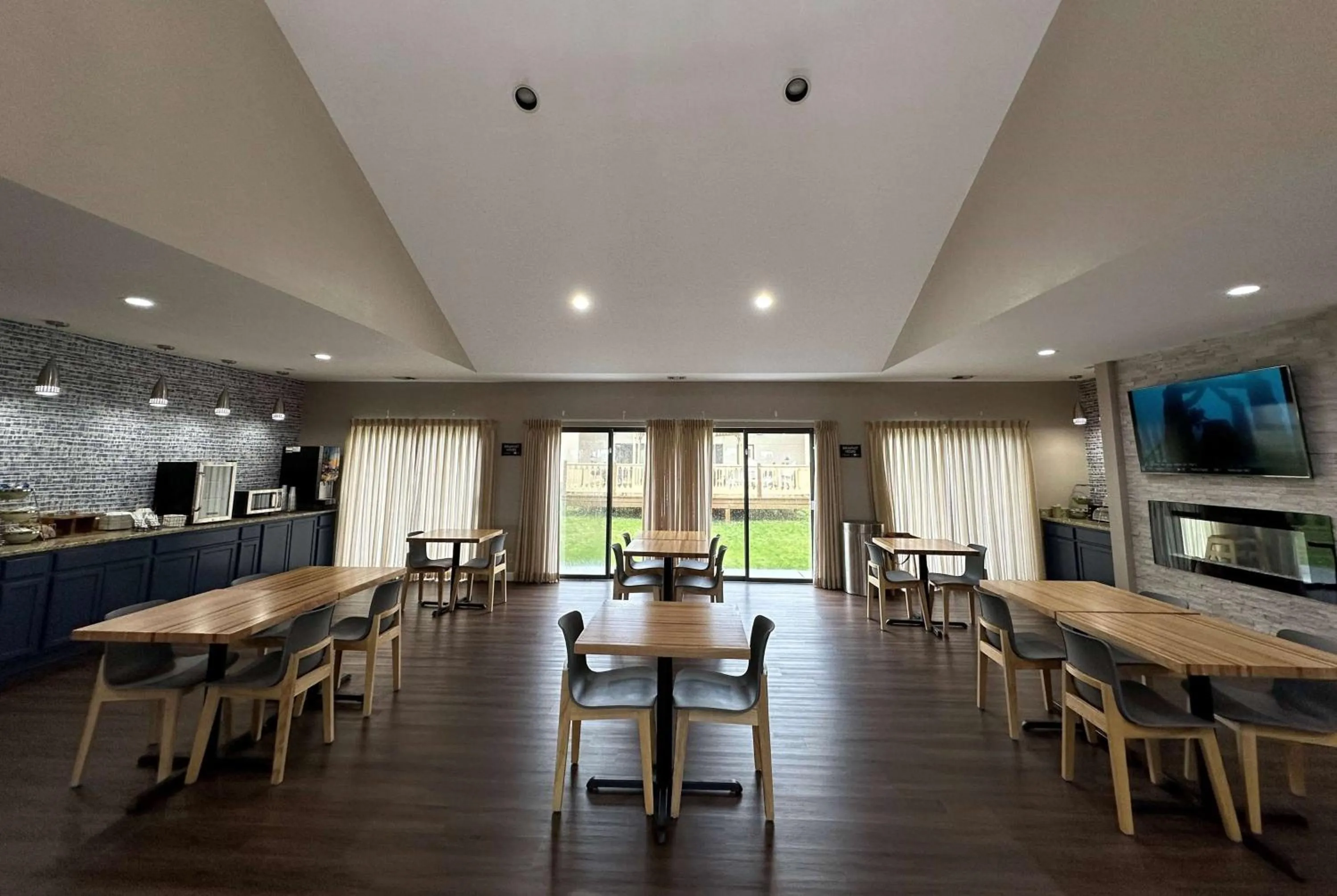 Lobby or reception in AmericInn by Wyndham Fort Atkinson