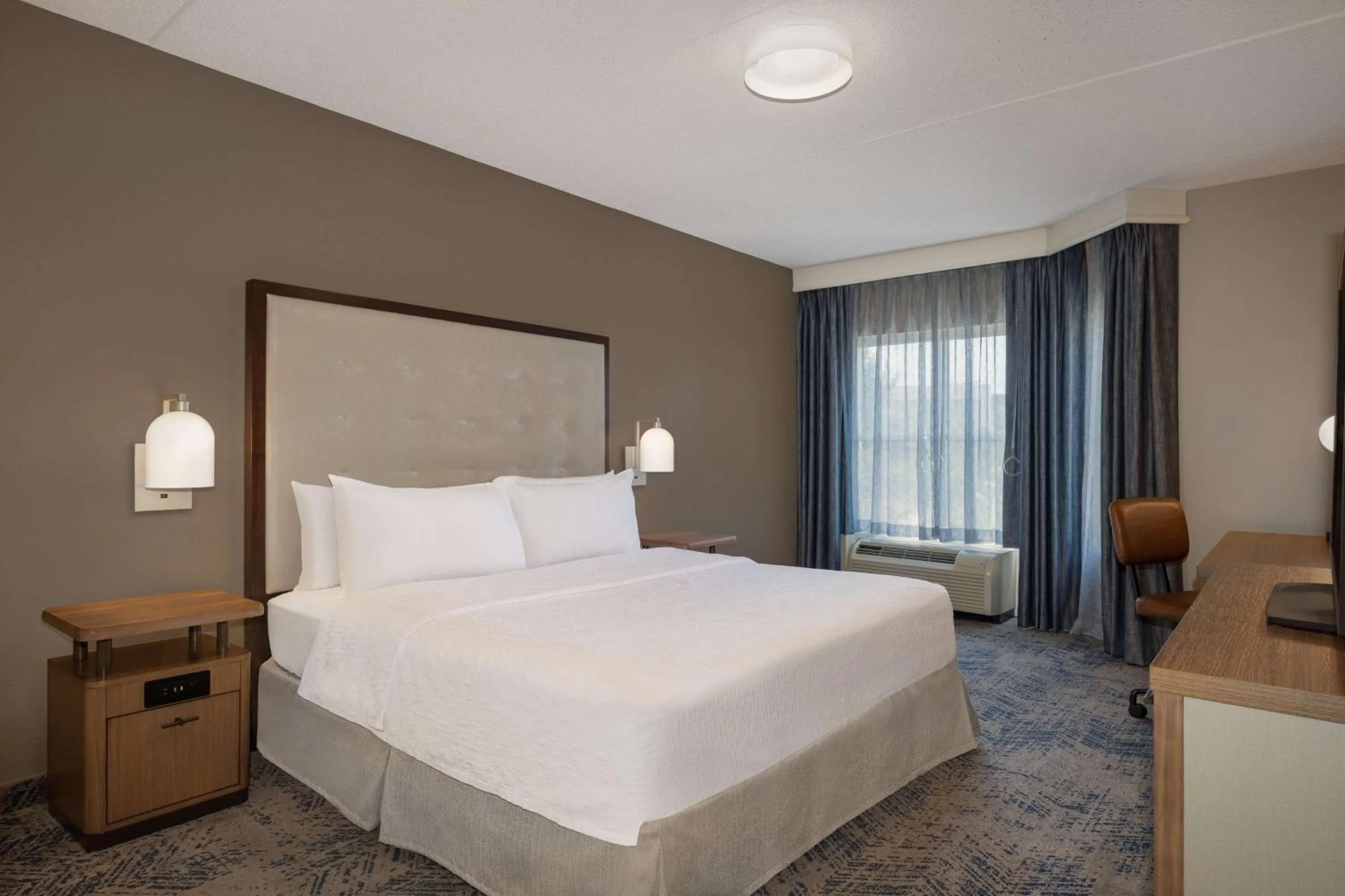 Bed in Homewood Suites Fredericksburg