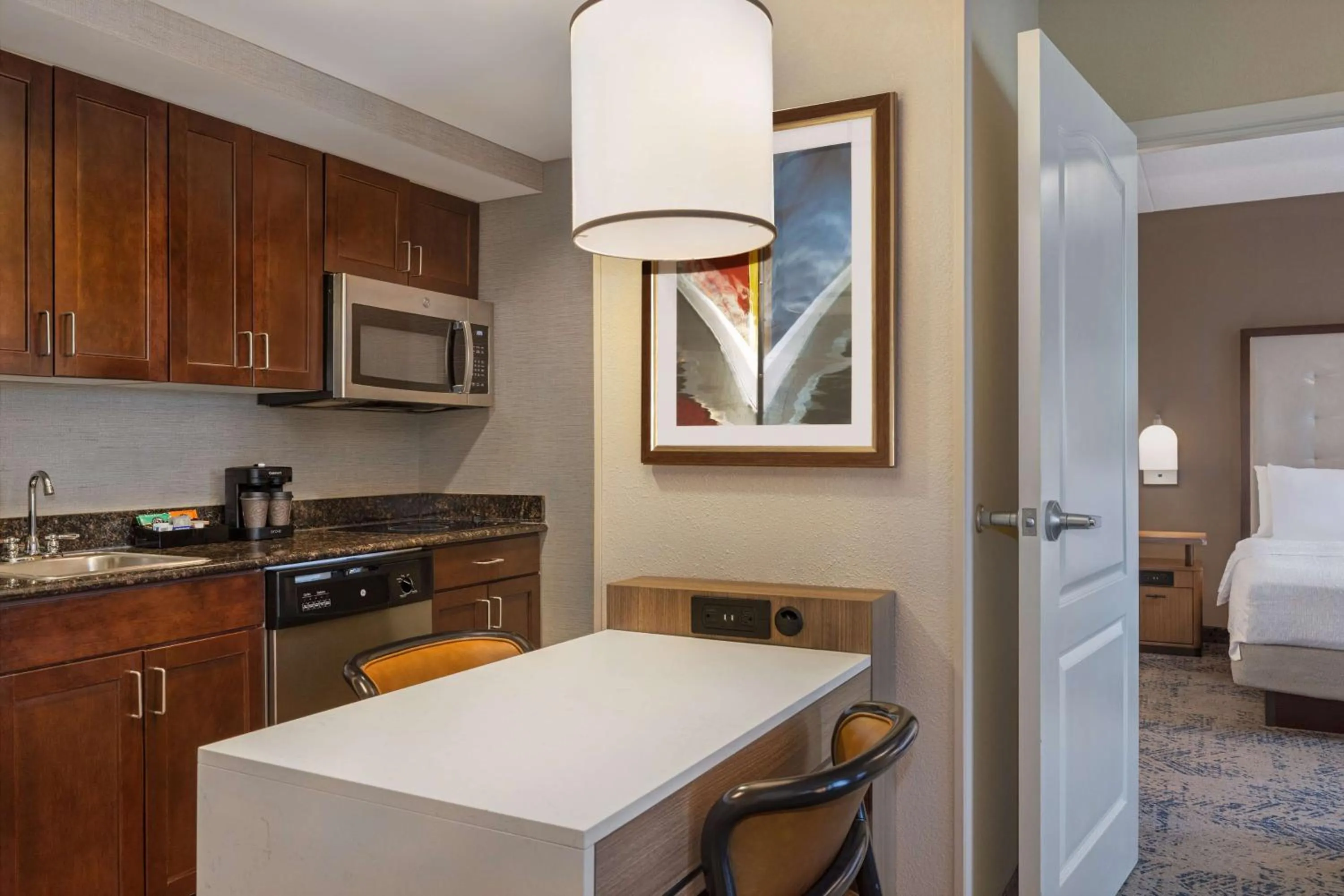 Kitchen or kitchenette, Bed in Homewood Suites Fredericksburg