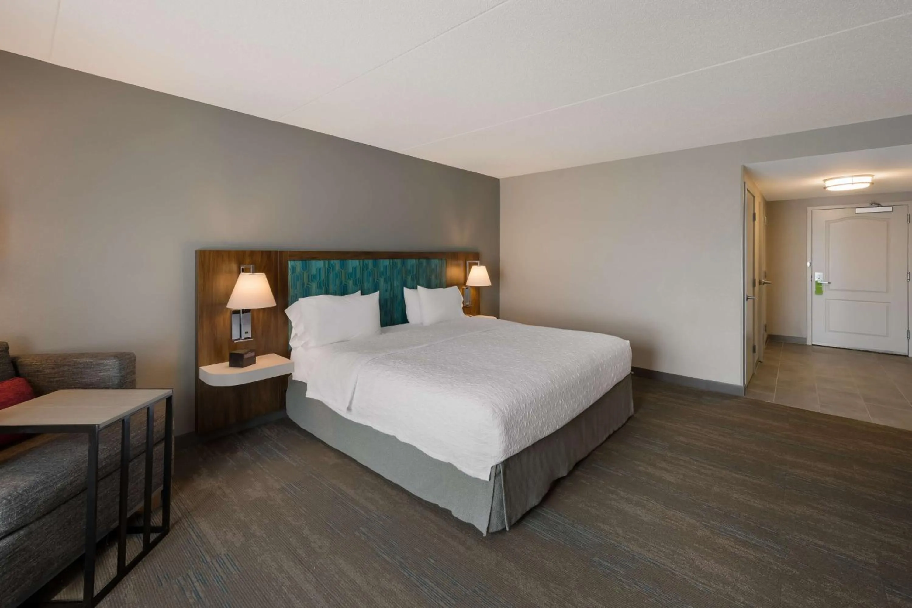 Bed in Hampton Inn and Suites Fredericksburg