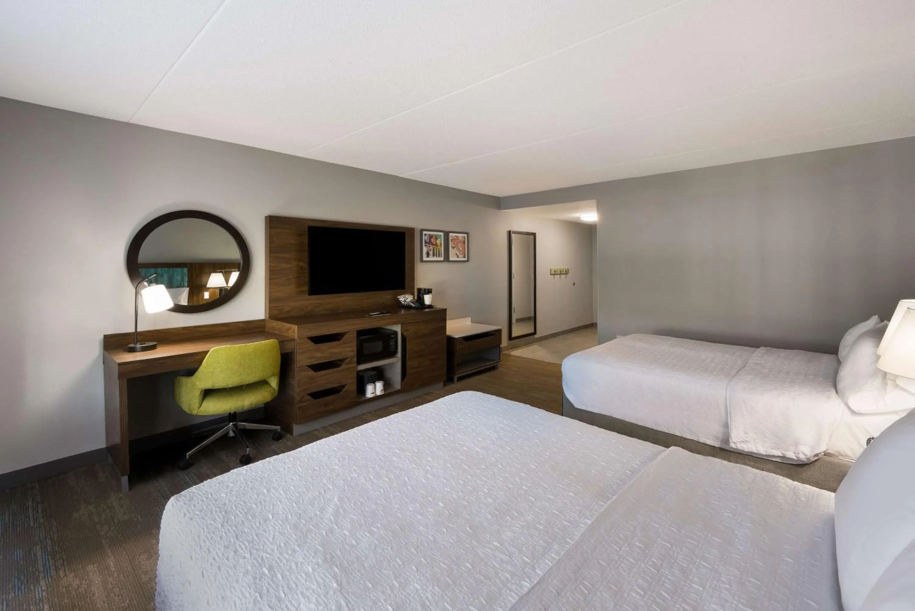 Bedroom, Bed in Hampton Inn and Suites Fredericksburg