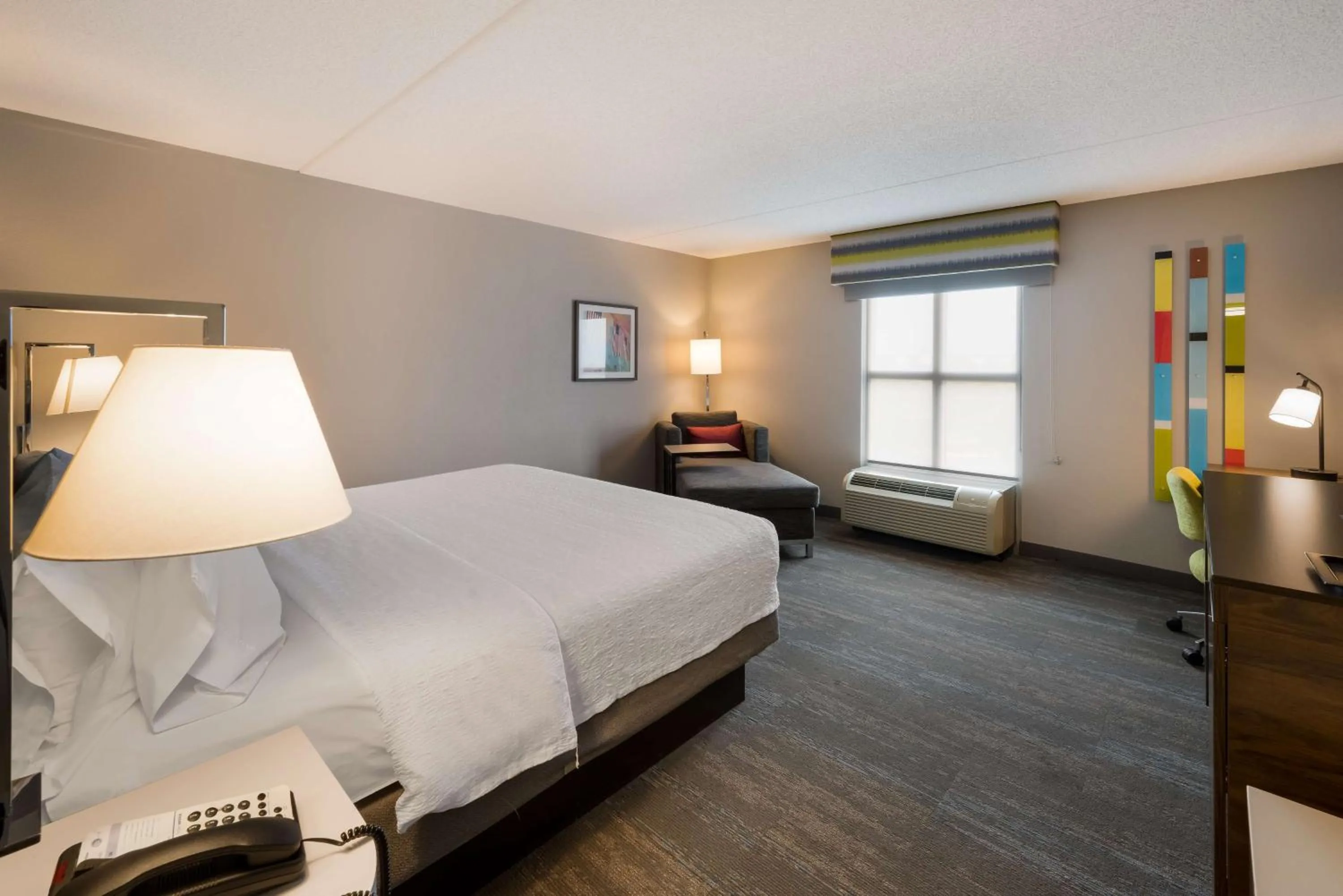 Bed in Hampton Inn and Suites Fredericksburg