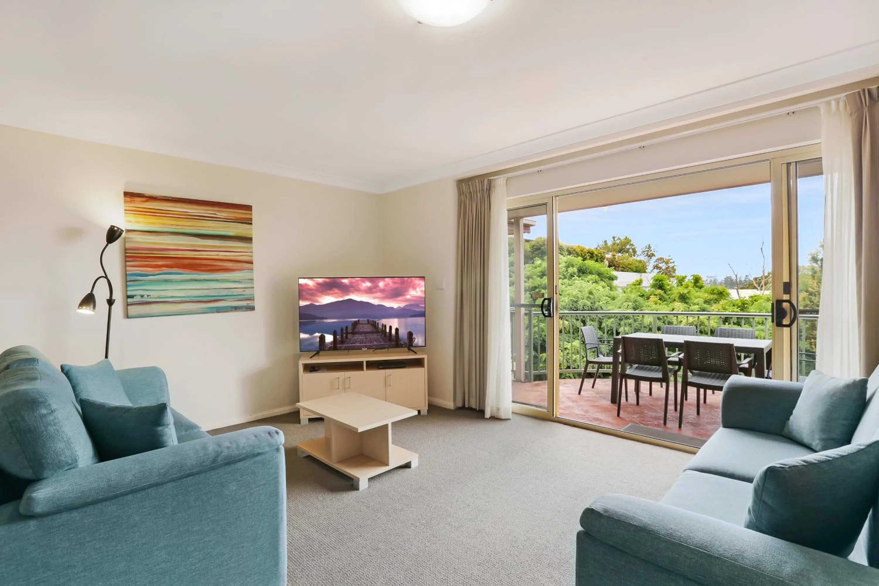 Balcony/Terrace, Bed in Terralong Terrace Apartments