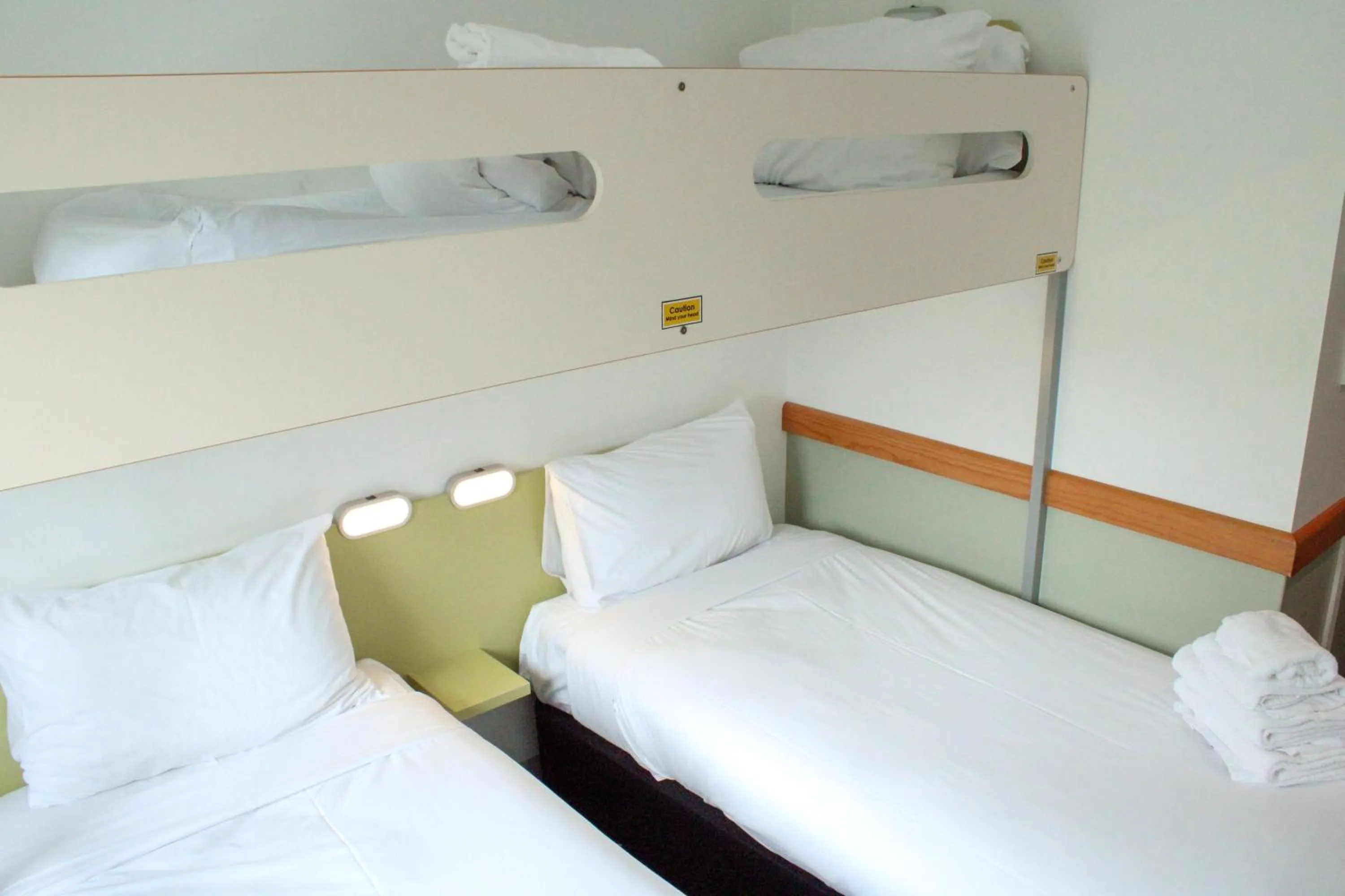 Property building, Bed in ibis Budget Auckland Airport