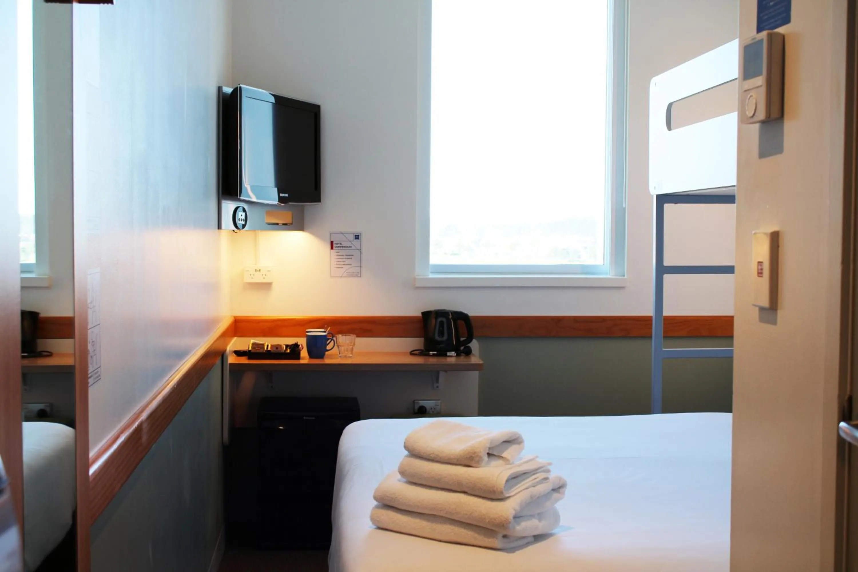 Property building, Bed in ibis Budget Auckland Airport