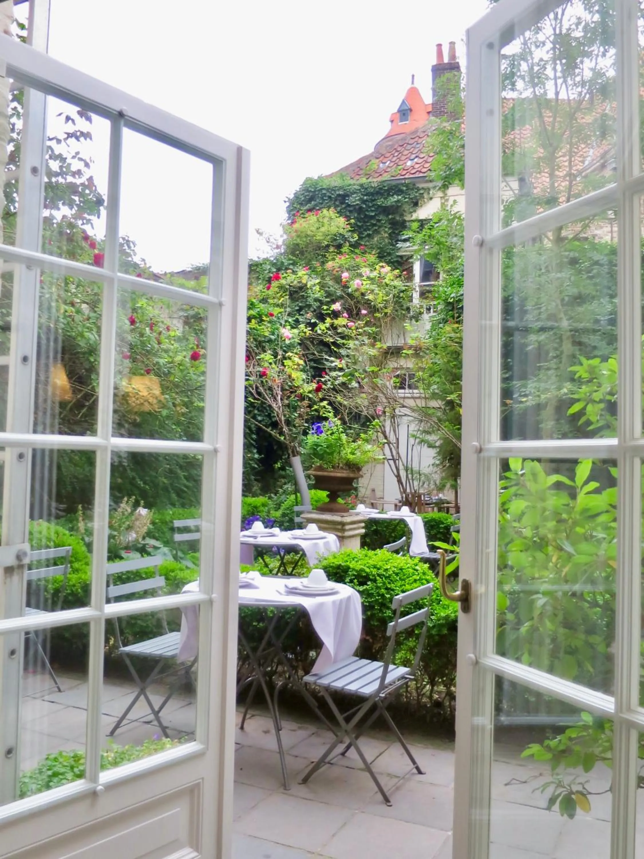 Property building in Hotel Alegria