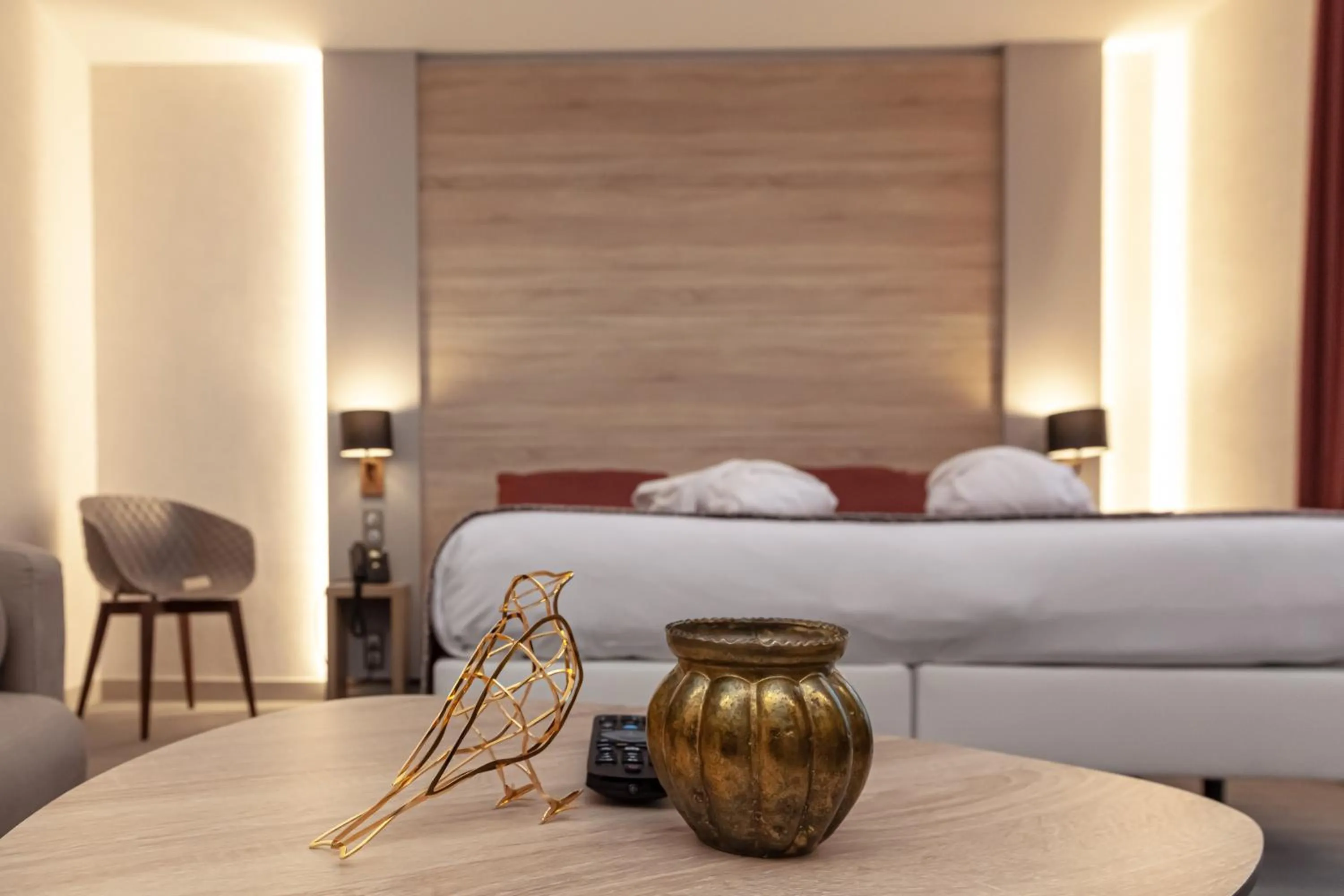 Bed in Logis Hotel Relais Saint Jacques - Châteauroux