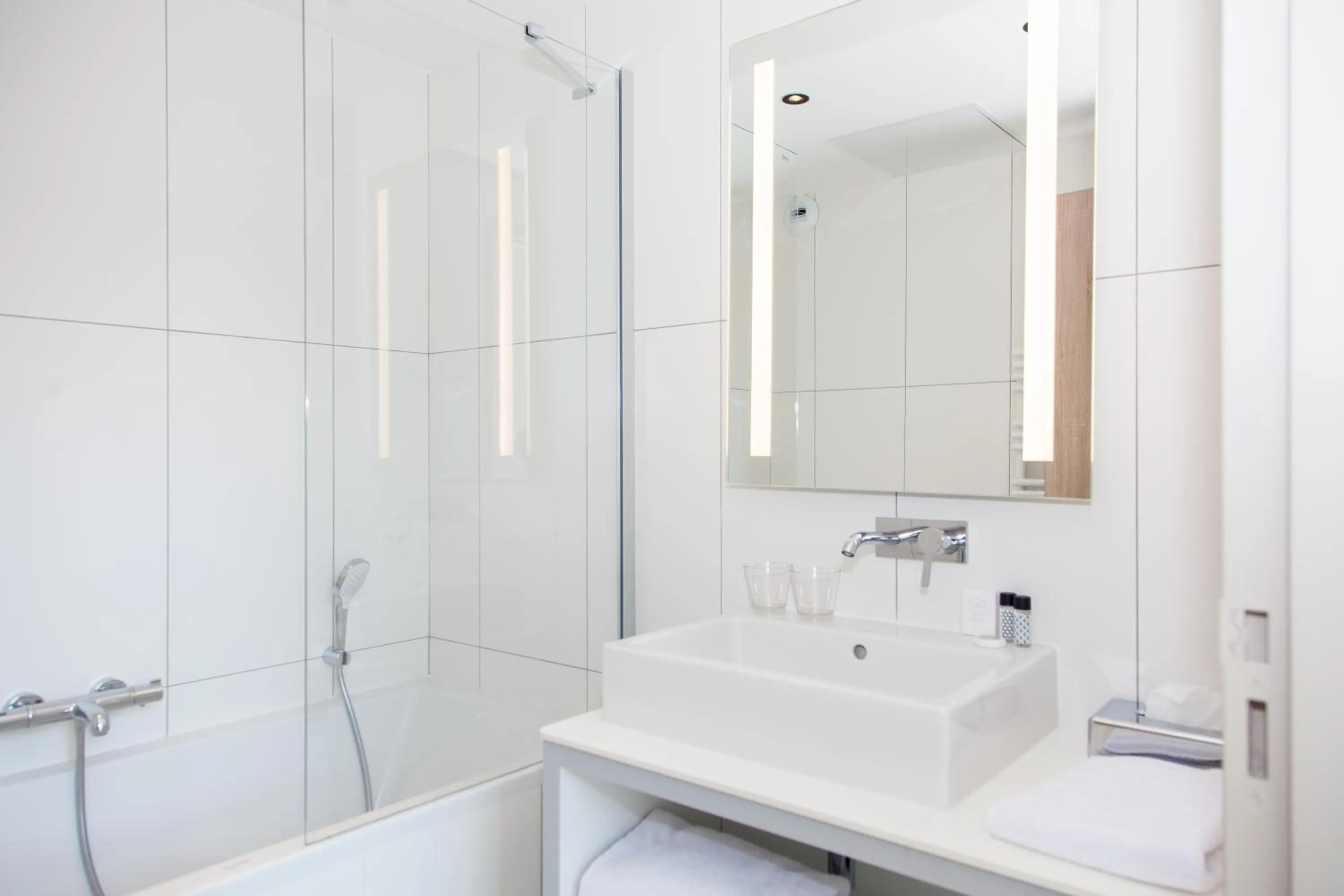 Bathroom in Logis Hotel Relais Saint Jacques - Châteauroux