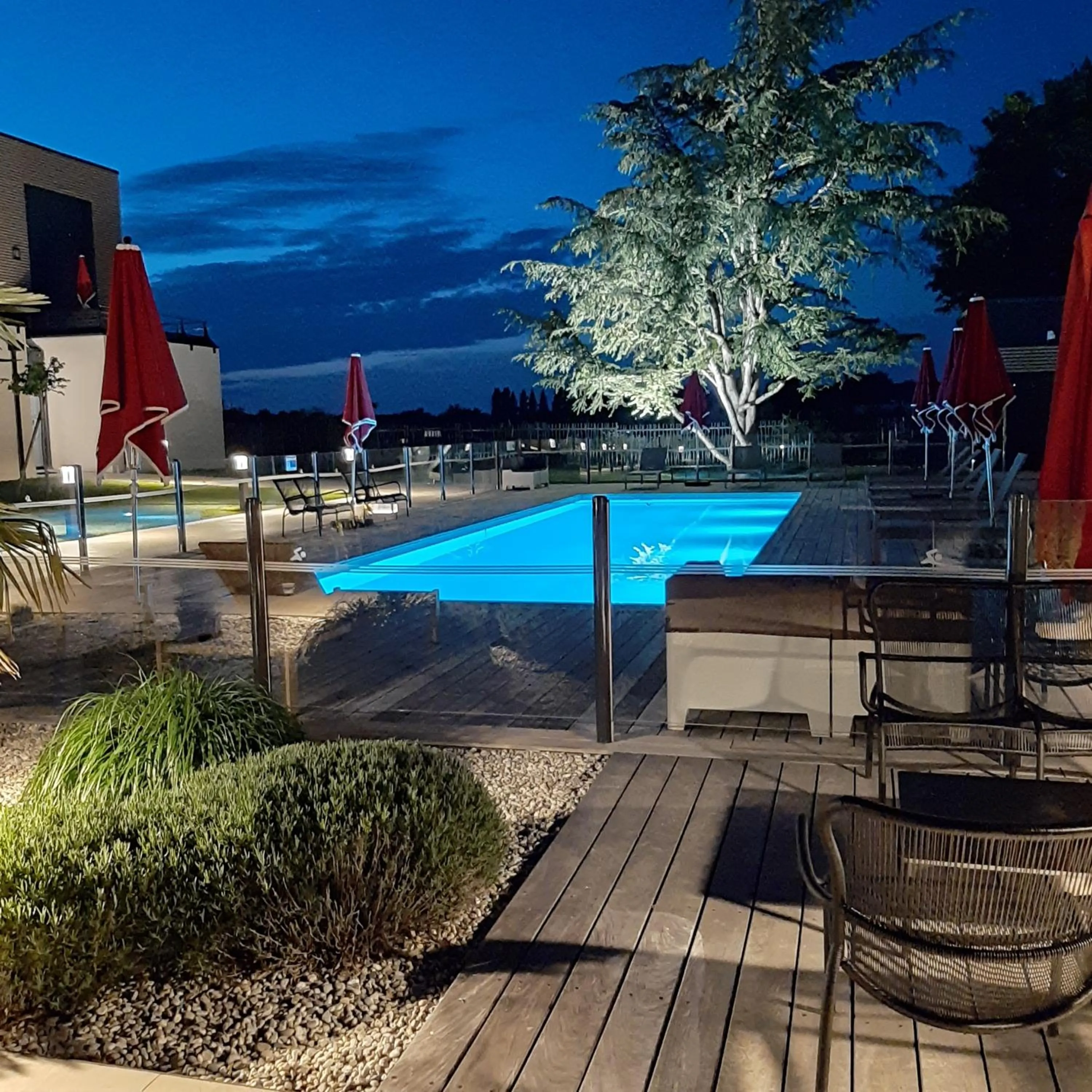 Swimming pool in Logis Hotel Relais Saint Jacques - Châteauroux