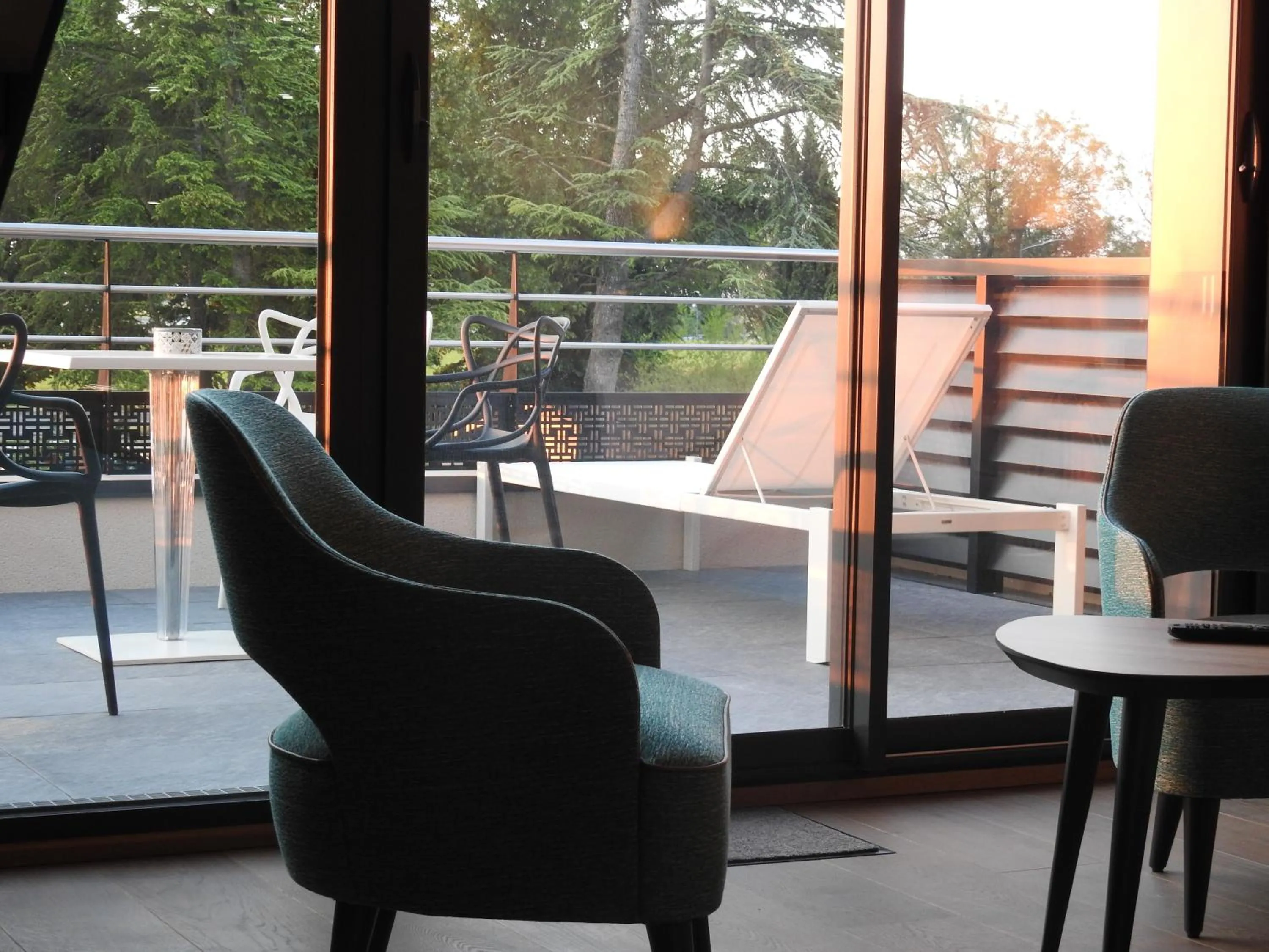 Seating area in Logis Hotel Relais Saint Jacques - Châteauroux