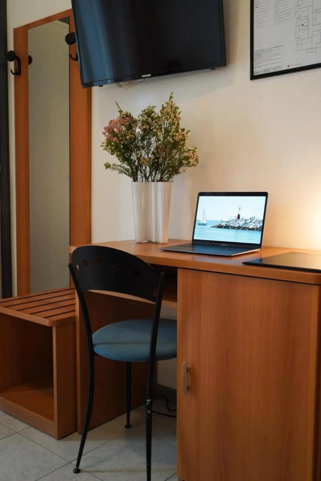 TV and multimedia in Hotel Sunset