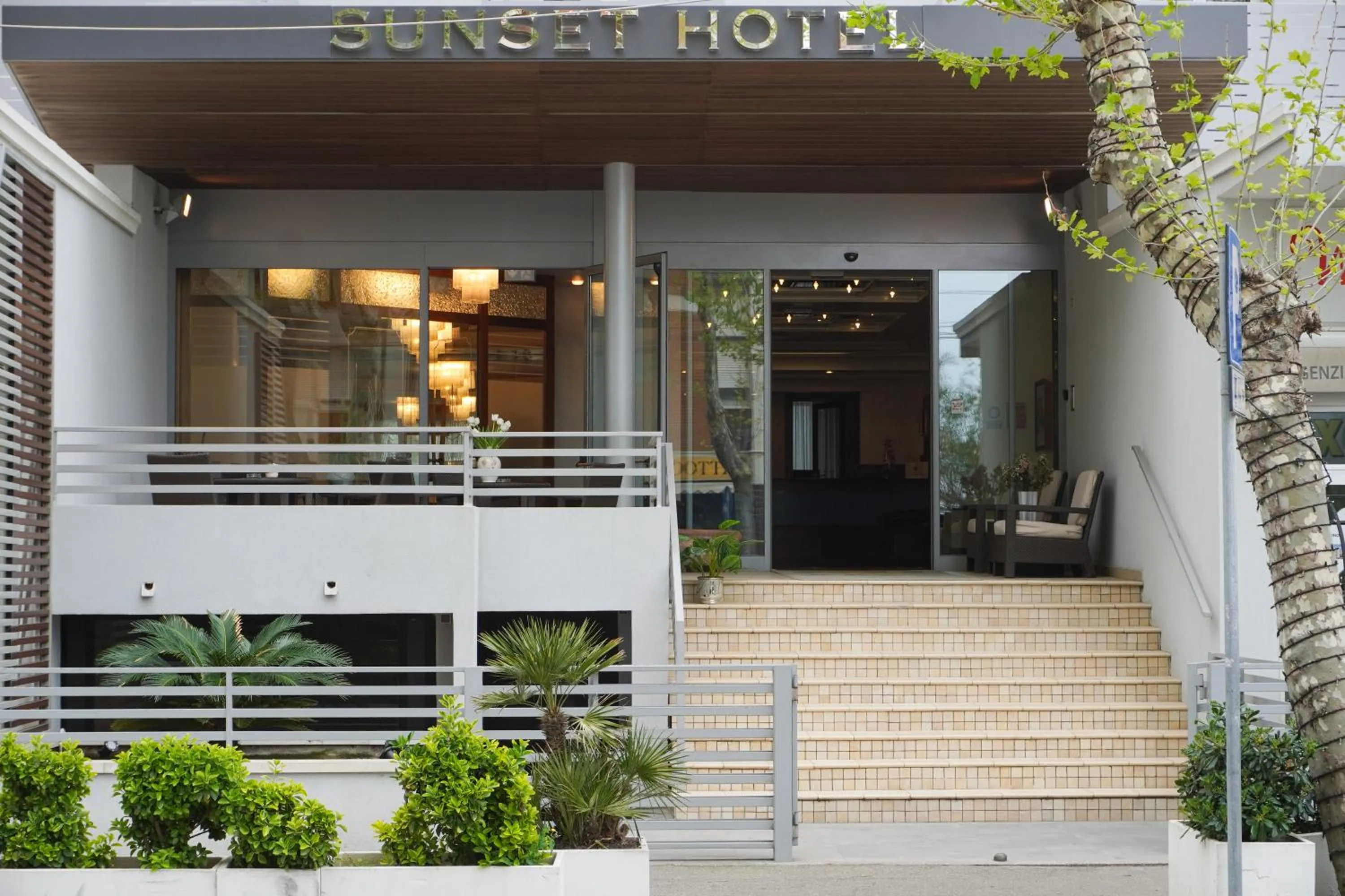 Facade/entrance in Hotel Sunset