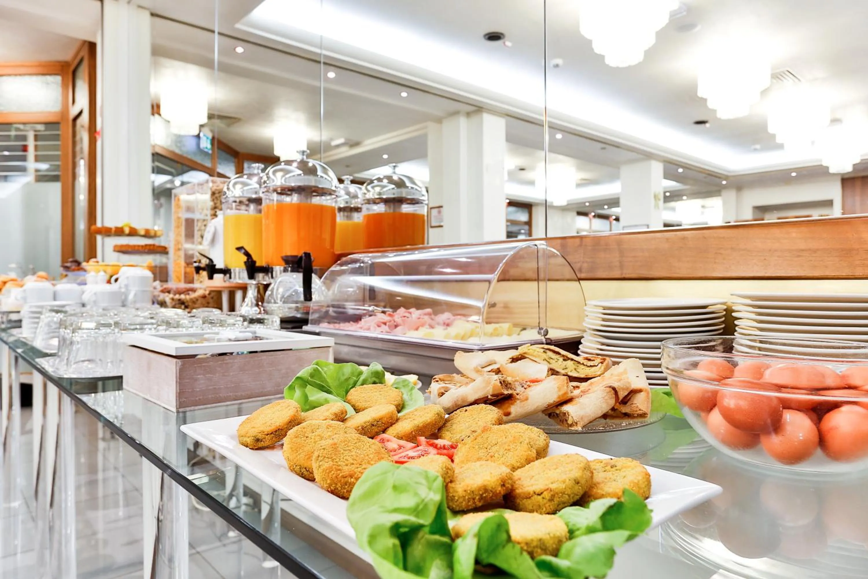 Restaurant/places to eat in Hotel Sunset