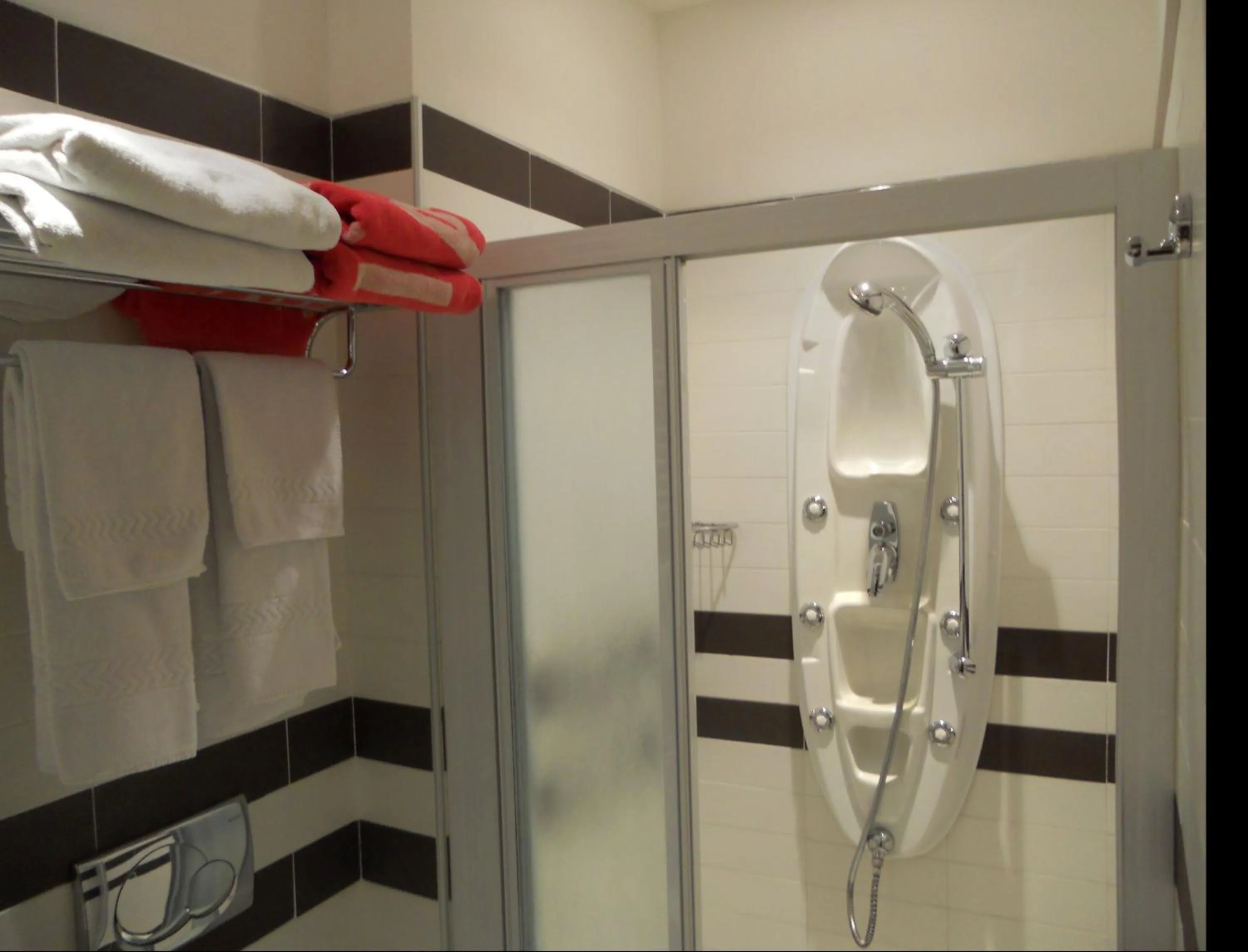 Shower in Hotel Panama Majestic