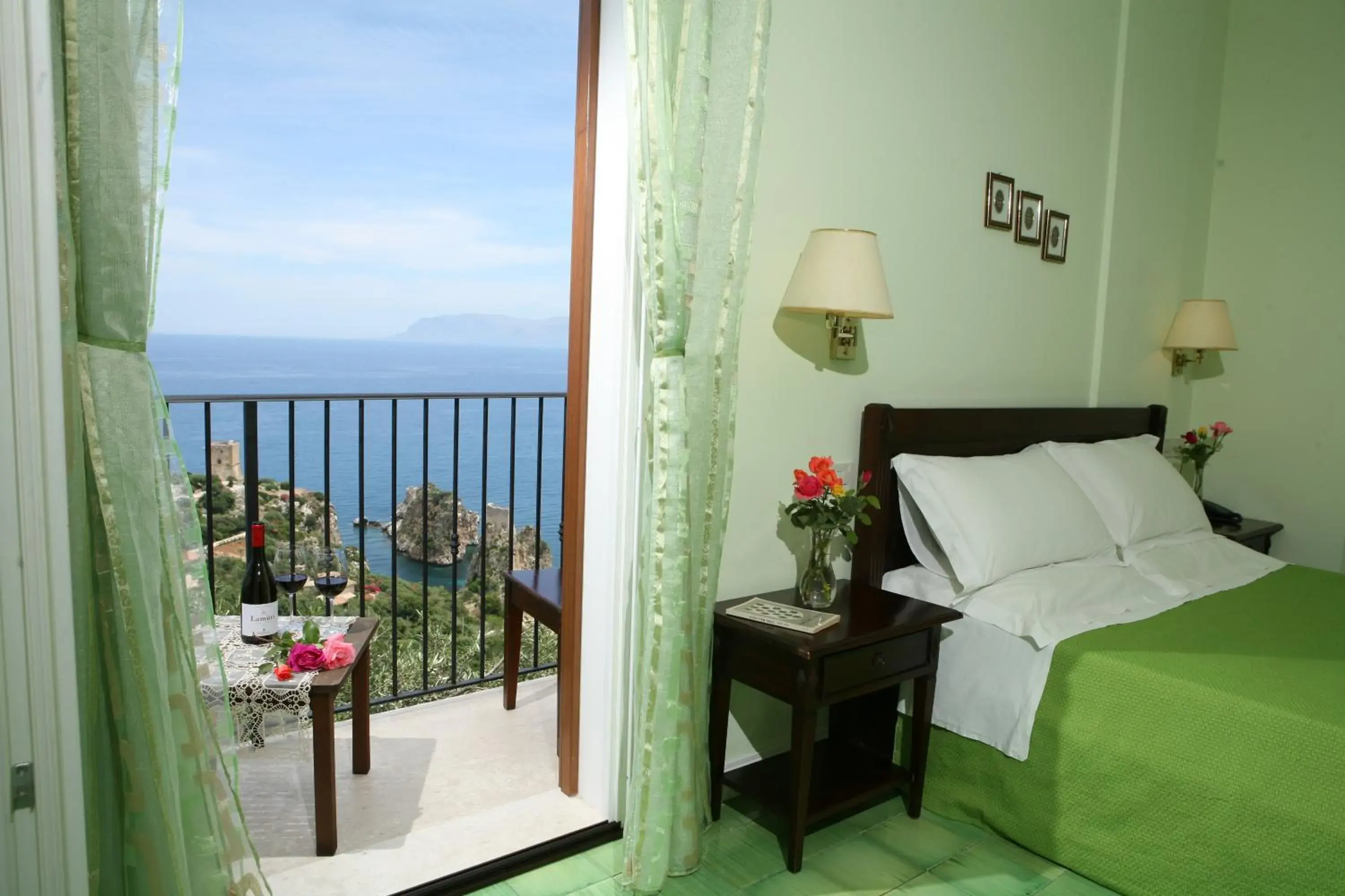 Double Room with Sea View in Torre Bennistra Double Room with Sea View in Torre Bennistra