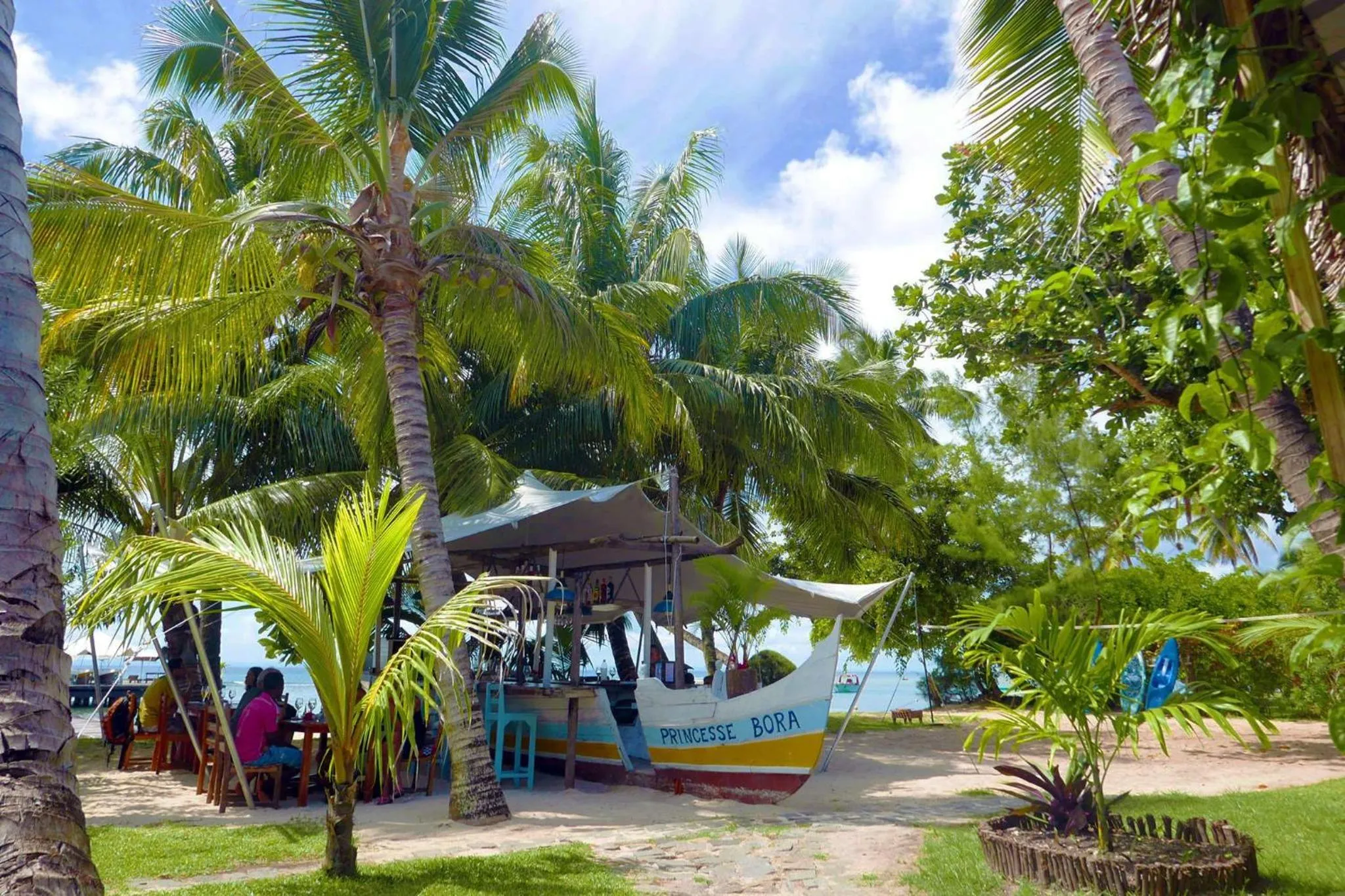 Lounge or bar in Princesse Bora Lodge & Spa