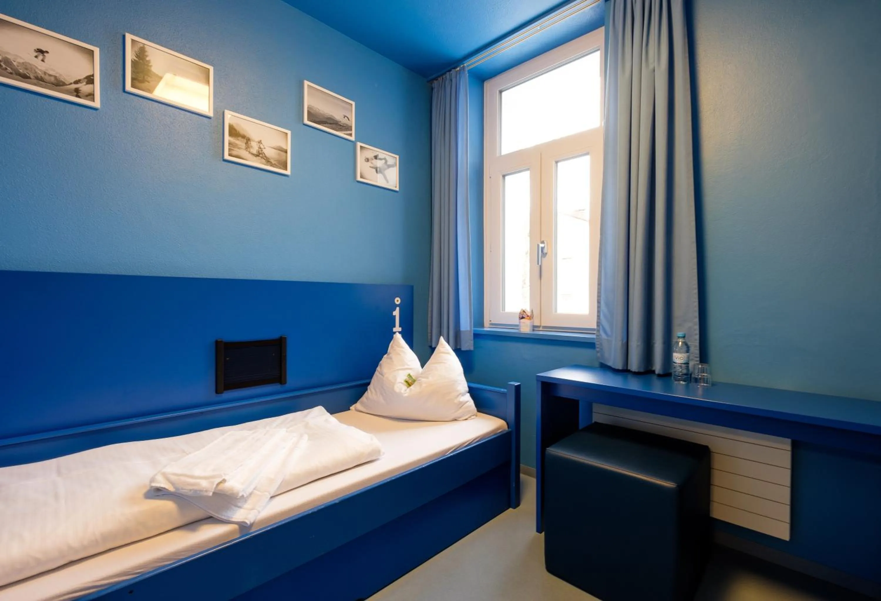 Single Room with Private Bathroom in Jugendherberge Oberammergau