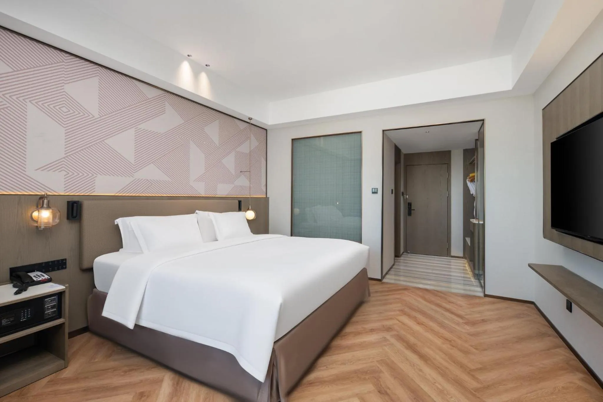 Photo of the whole room, Bed in Crowne Plaza City Center Ningbo by IHG