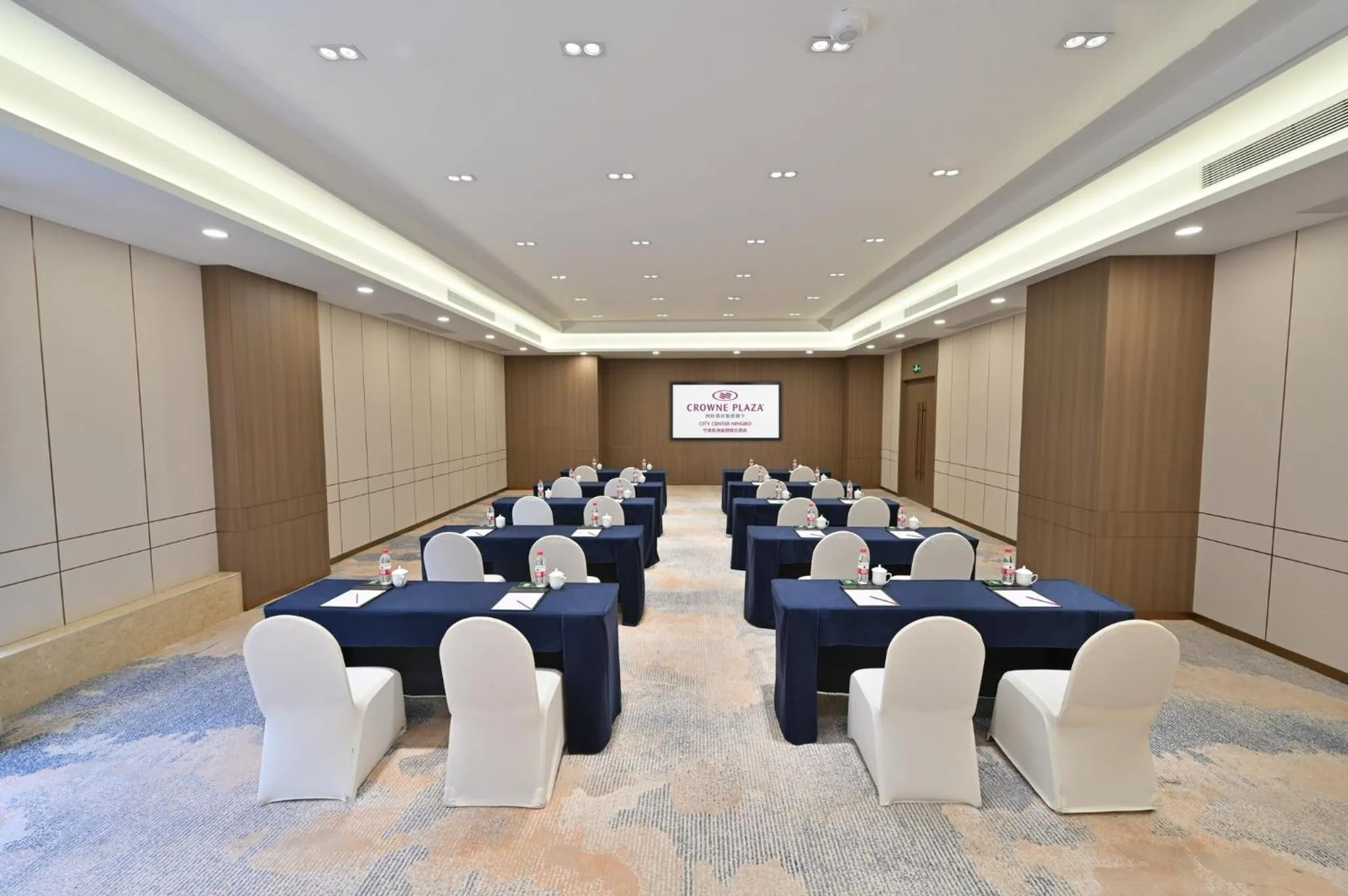 Meeting/conference room in Crowne Plaza City Center Ningbo by IHG