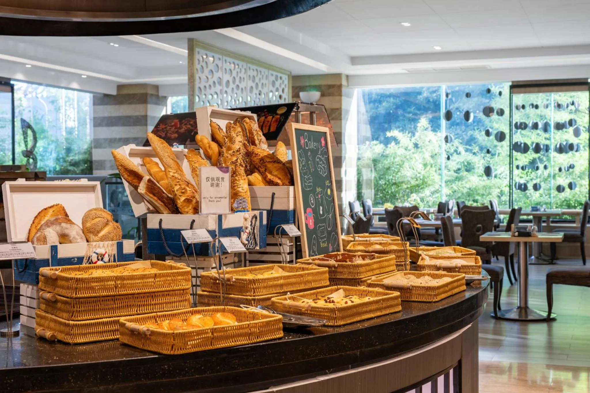 Restaurant/places to eat in Crowne Plaza City Center Ningbo by IHG