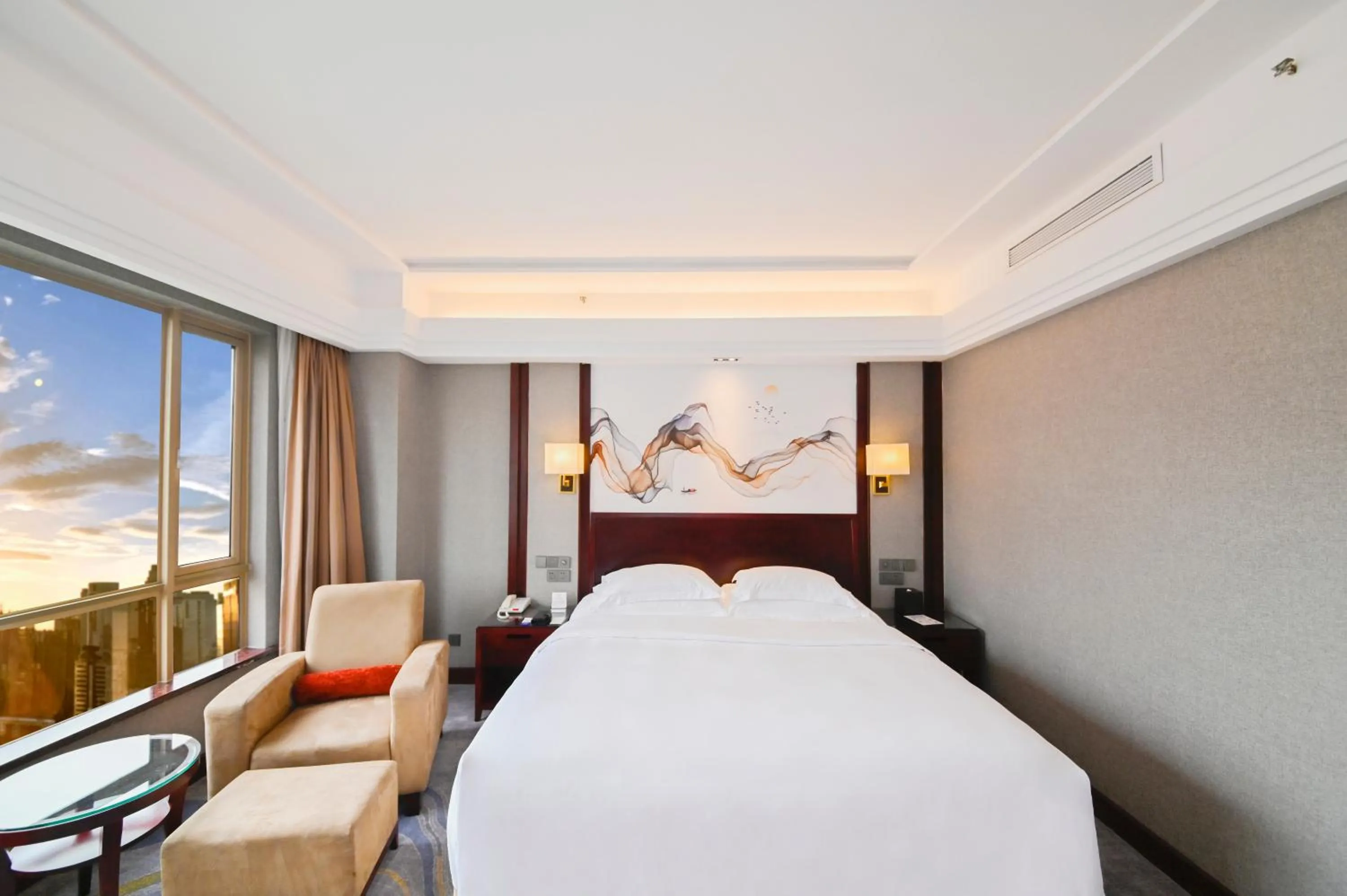 Photo of the whole room, Bed in Crowne Plaza City Center Ningbo by IHG