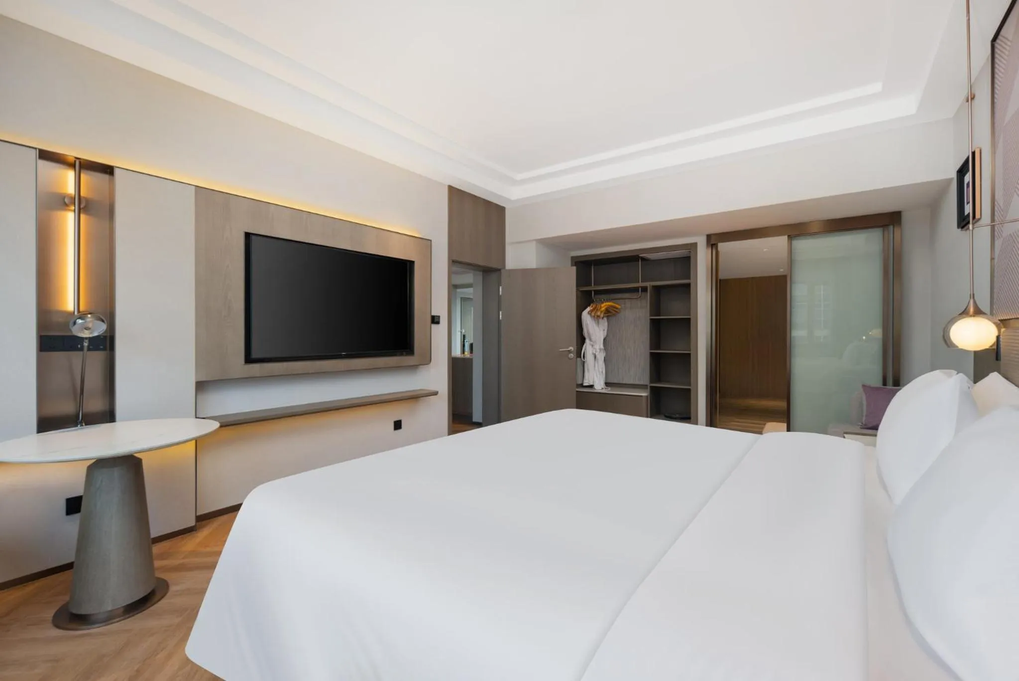 Photo of the whole room, Bed in Crowne Plaza City Center Ningbo by IHG