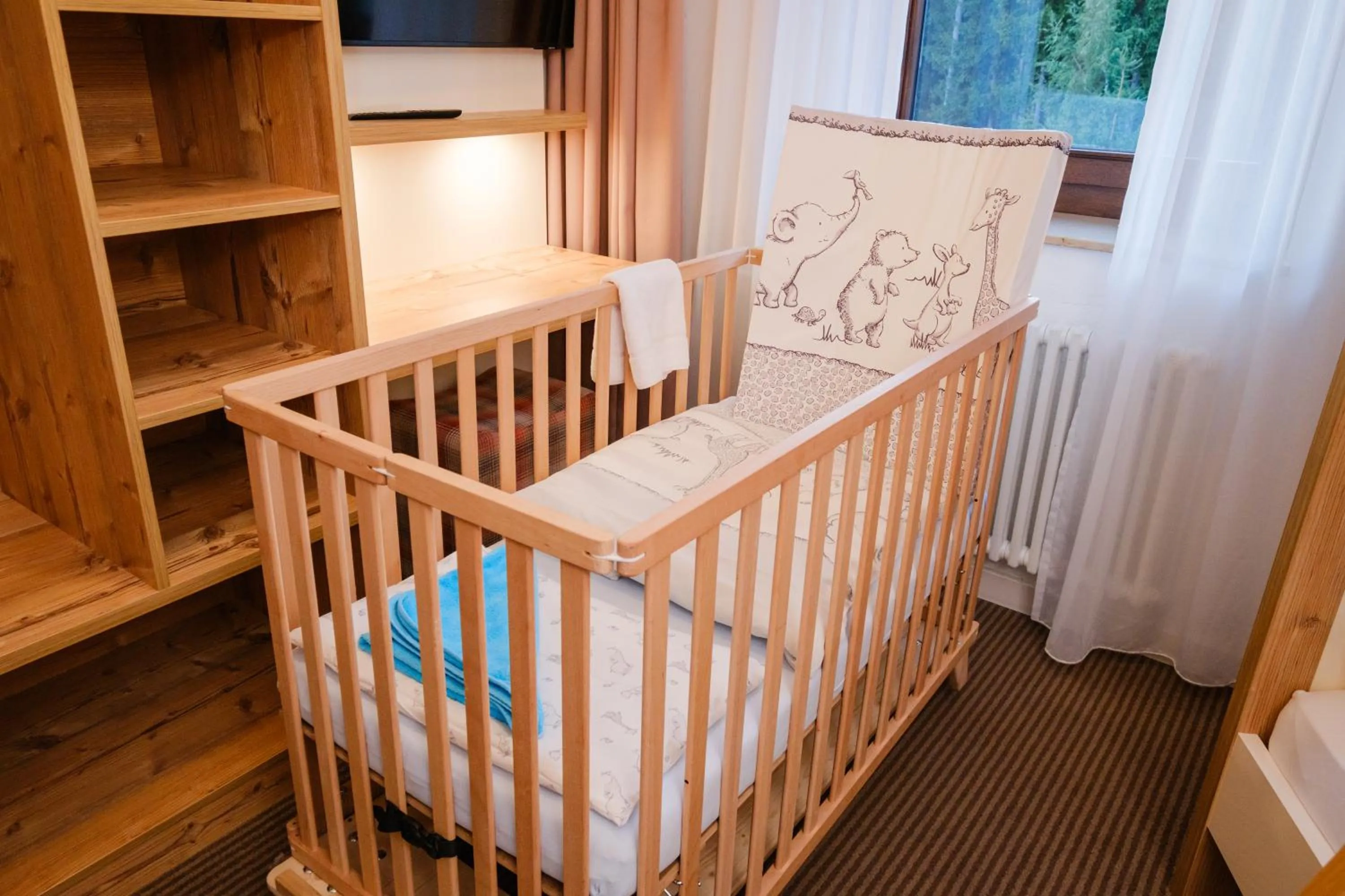 cot, Bed in Hotel Vier Jahreszeiten am Schluchsee