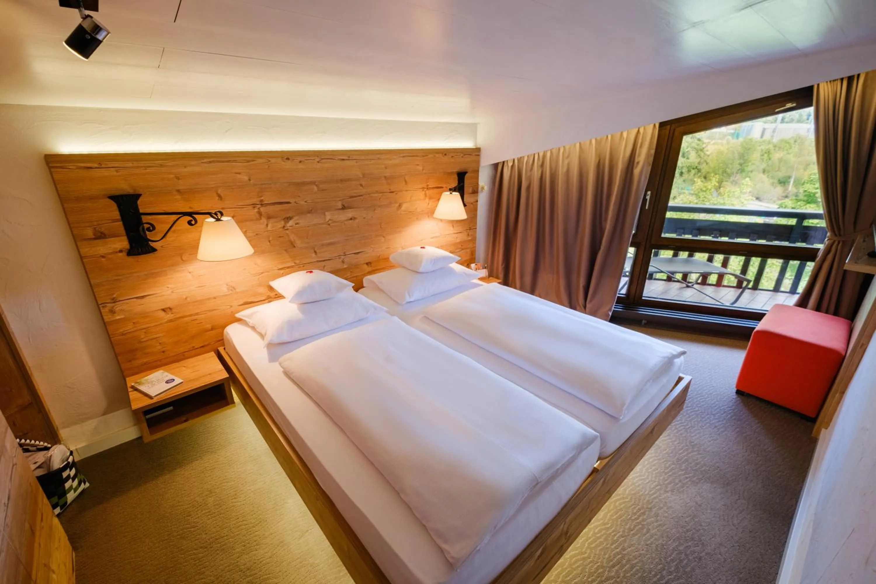 Bedroom, Bed in Hotel Vier Jahreszeiten am Schluchsee