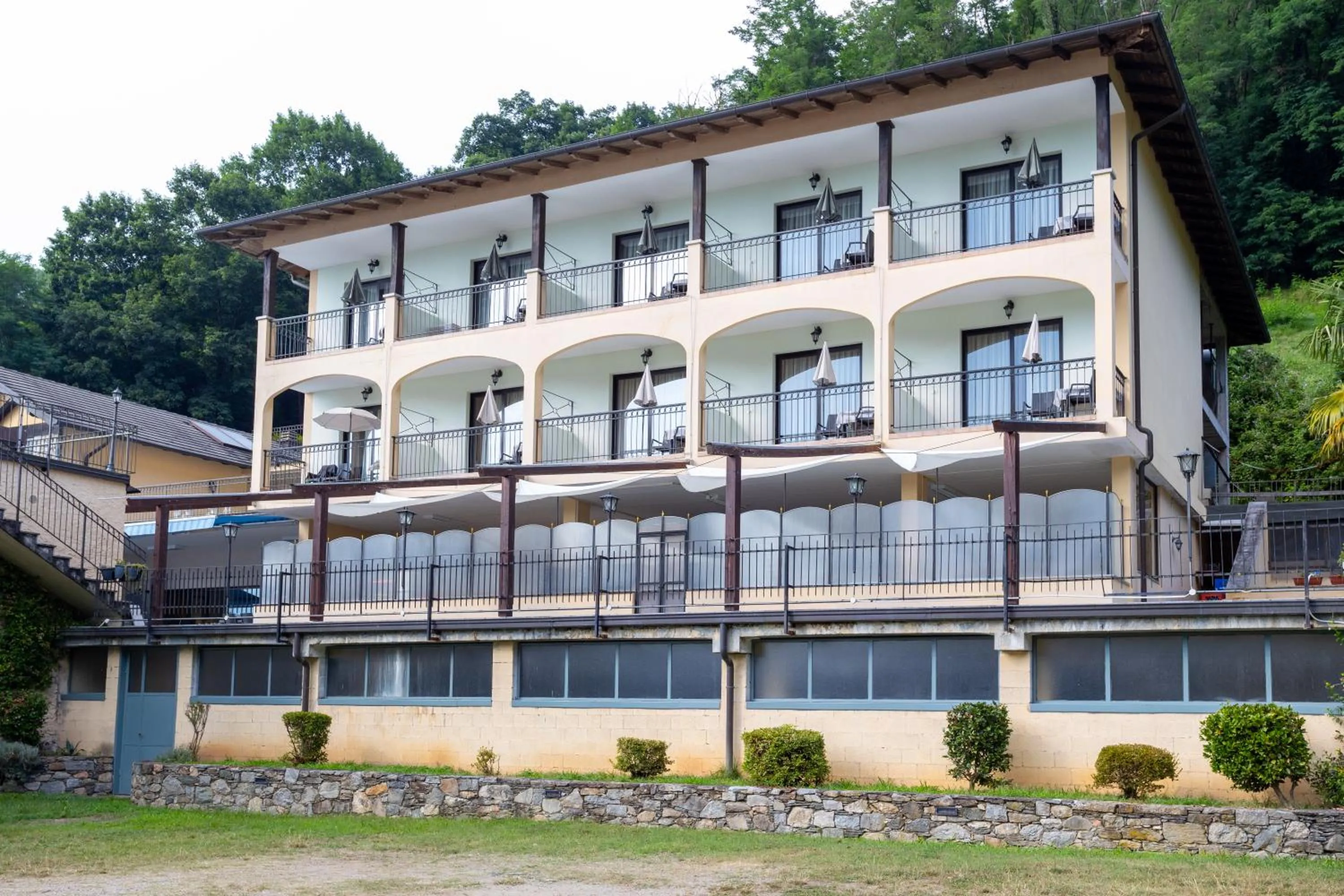 Property building in Hotel Fontaine Bleue