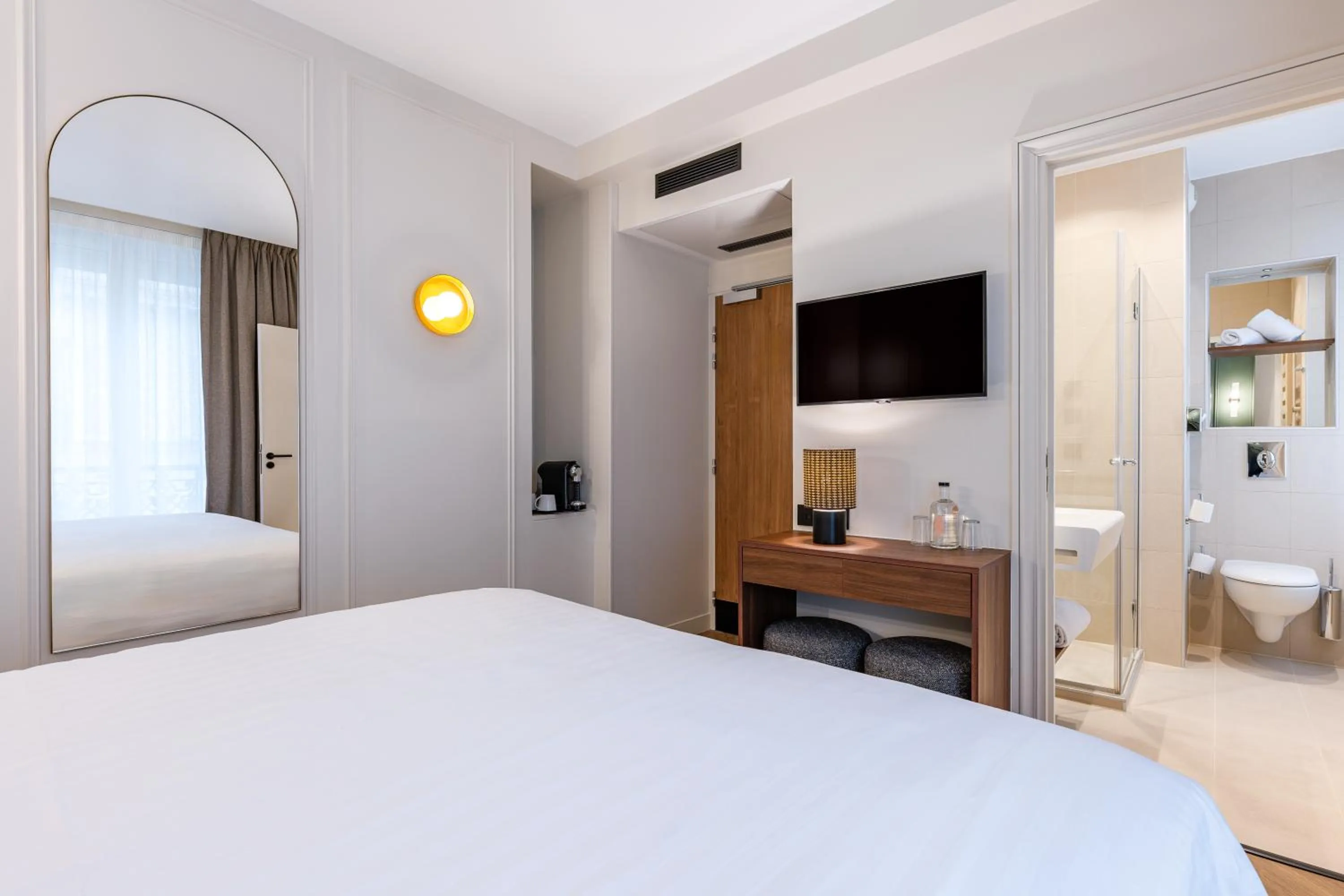 Photo of the whole room, Bed in Hotel Elysée Secret