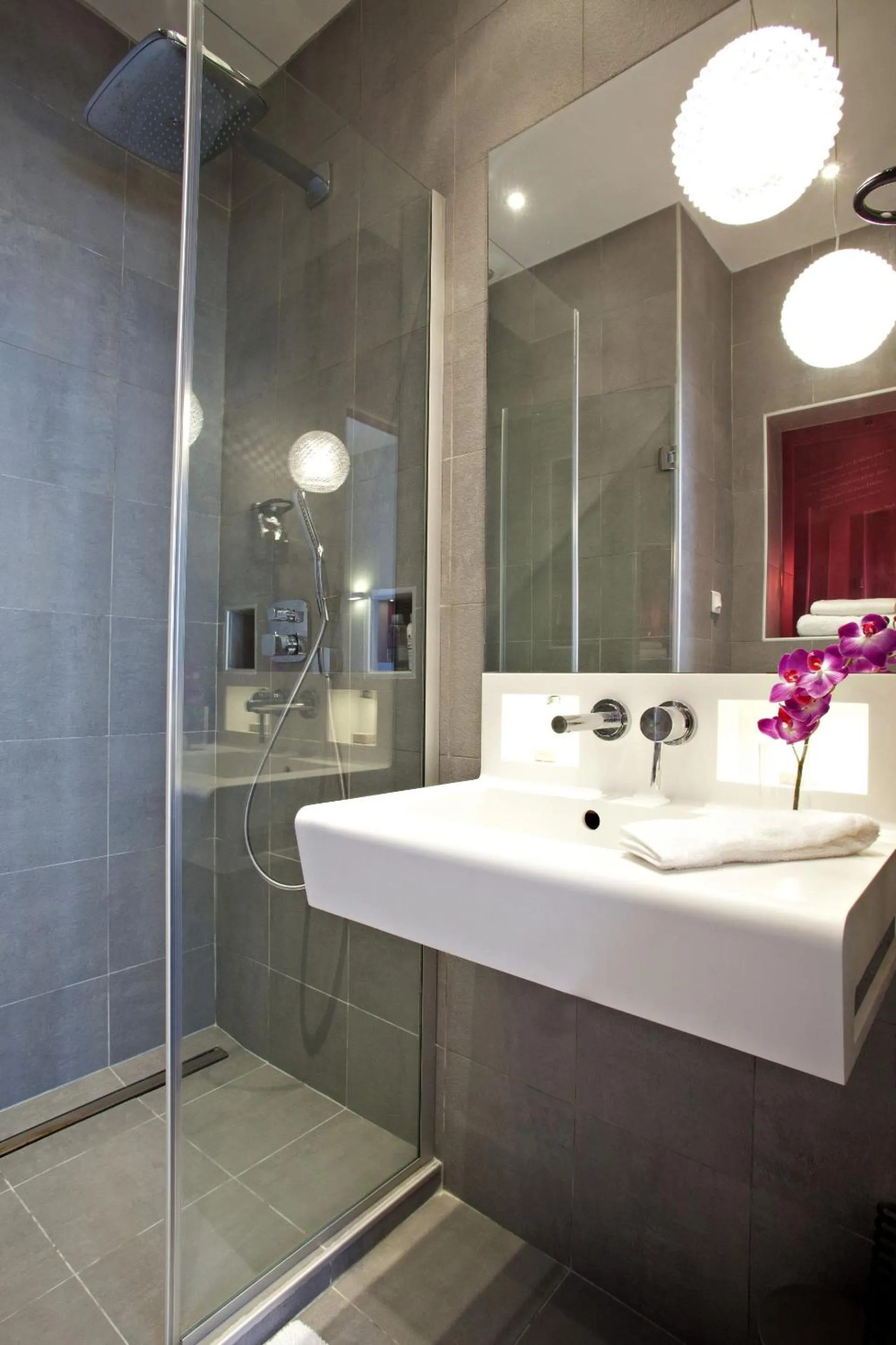 Bathroom in Hotel Elysée Secret