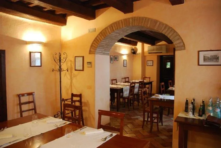 Restaurant/places to eat in Locanda Le Logge