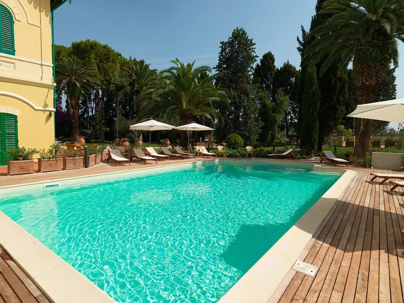 Property building in Villa Rosella Resort