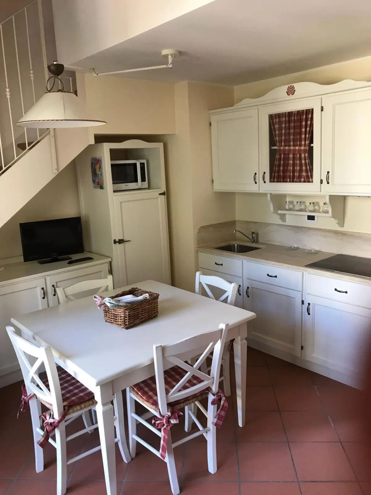 Kitchen or kitchenette in Villa Rosella Resort