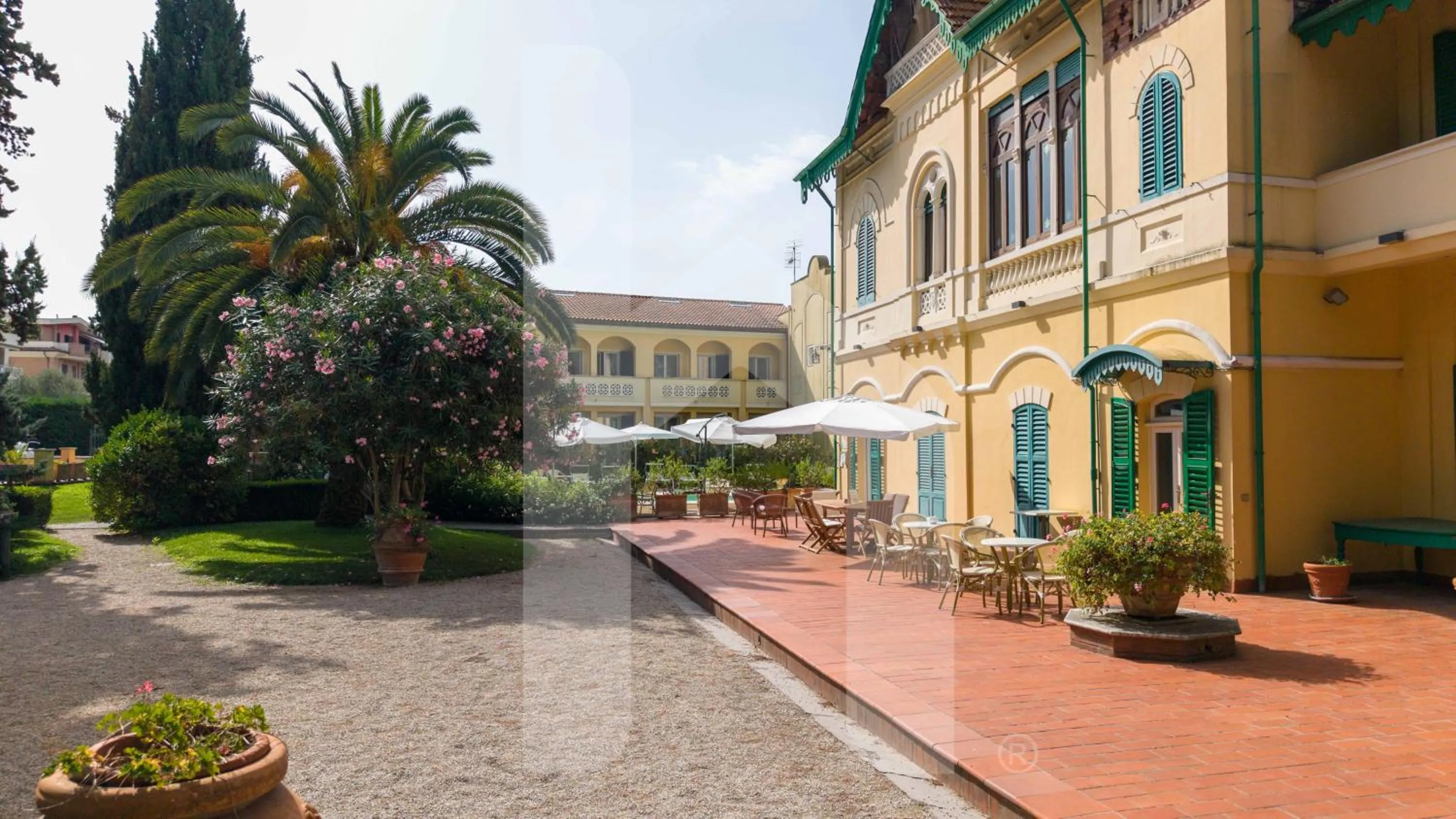 Property building in Homiday - Villa Rosella