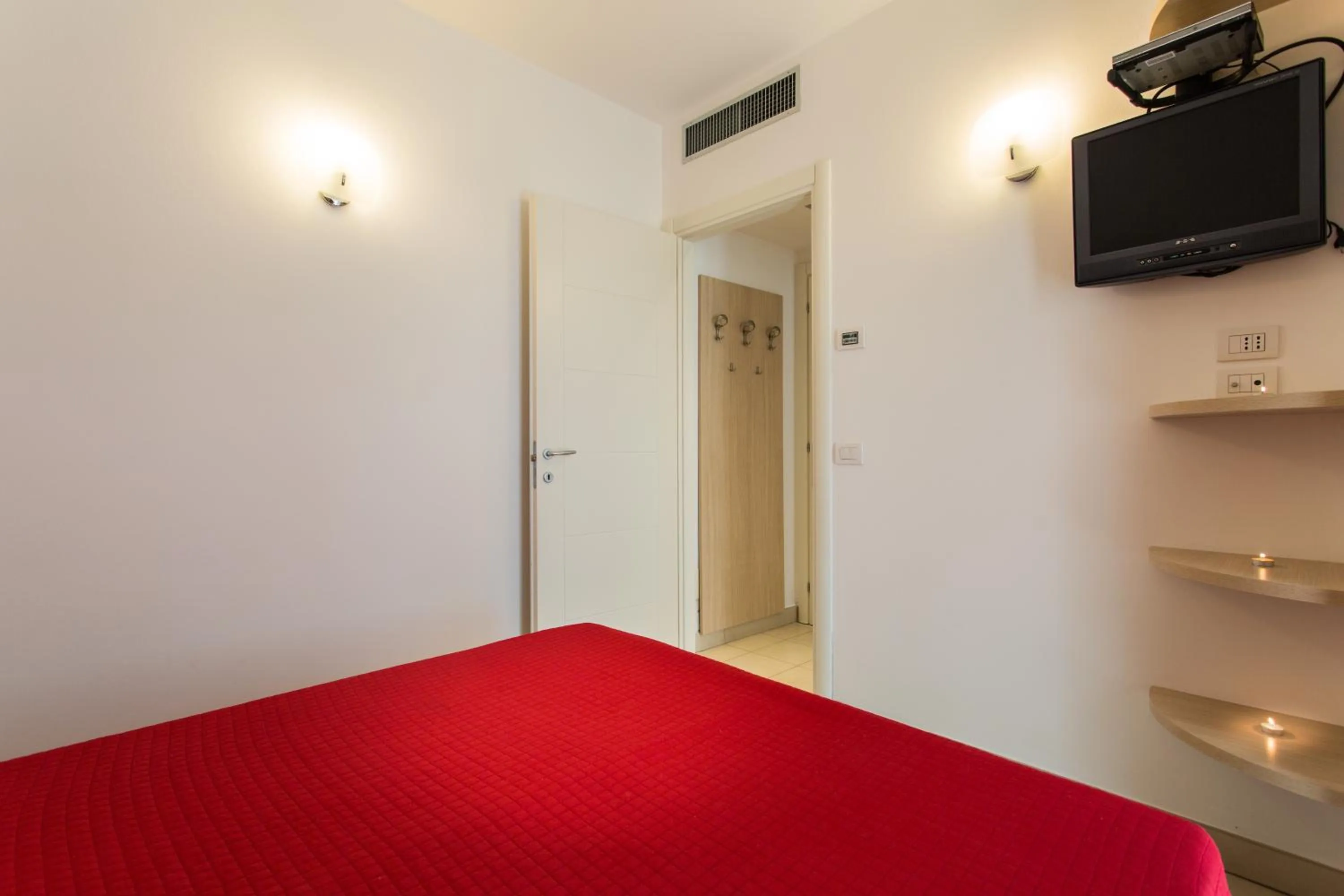 Bedroom, Bed in Wally Residence